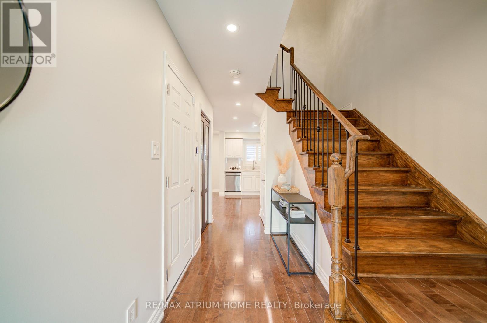 20 Maple Sugar Lane, Vaughan (Patterson), Ontario  L4J 8S5 - Photo 5 - N12691622