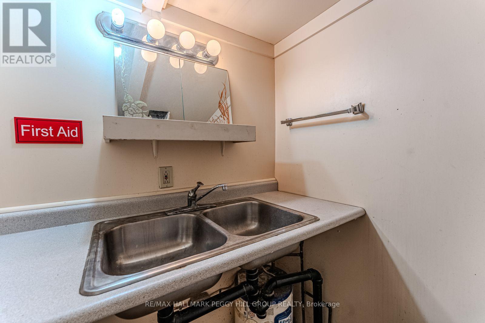 3 - 48 Ellen Street, Barrie (City Centre), Ontario  L4N 3A4 - Photo 7 - S12691426