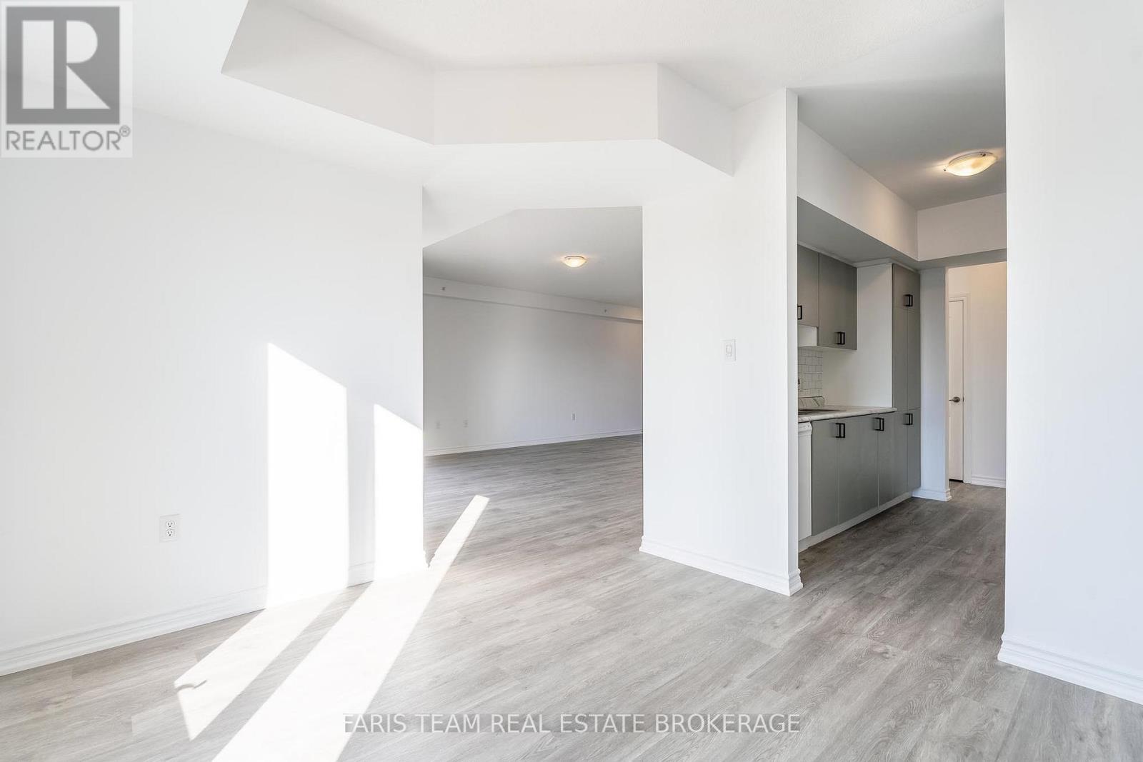 402 - 100 Dean Avenue, Barrie, Ontario  L9J 0H1 - Photo 13 - S12691498