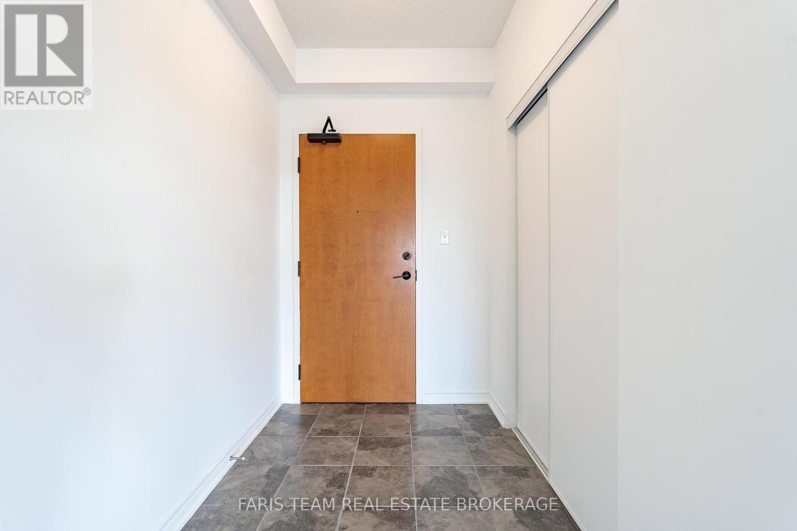 402 - 100 Dean Avenue, Barrie, Ontario  L9J 0H1 - Photo 7 - S12691498