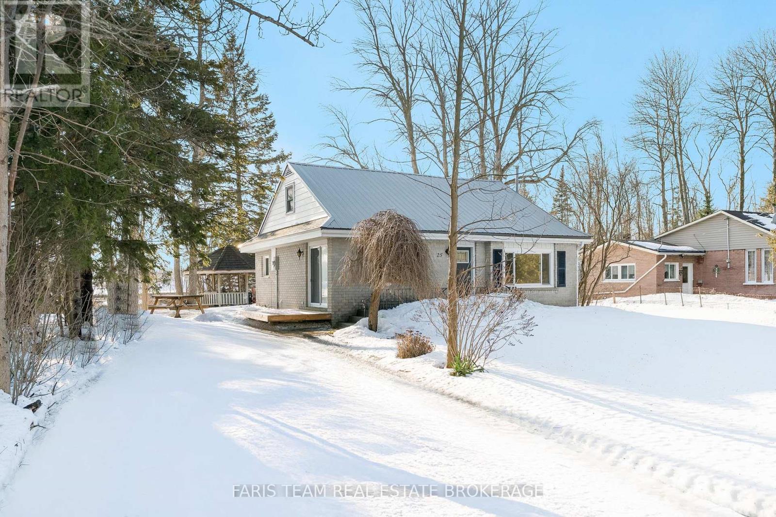 25 Ayling Reid Court, Wasaga Beach, Ontario  L9Z 2G5 - Photo 4 - S12691604