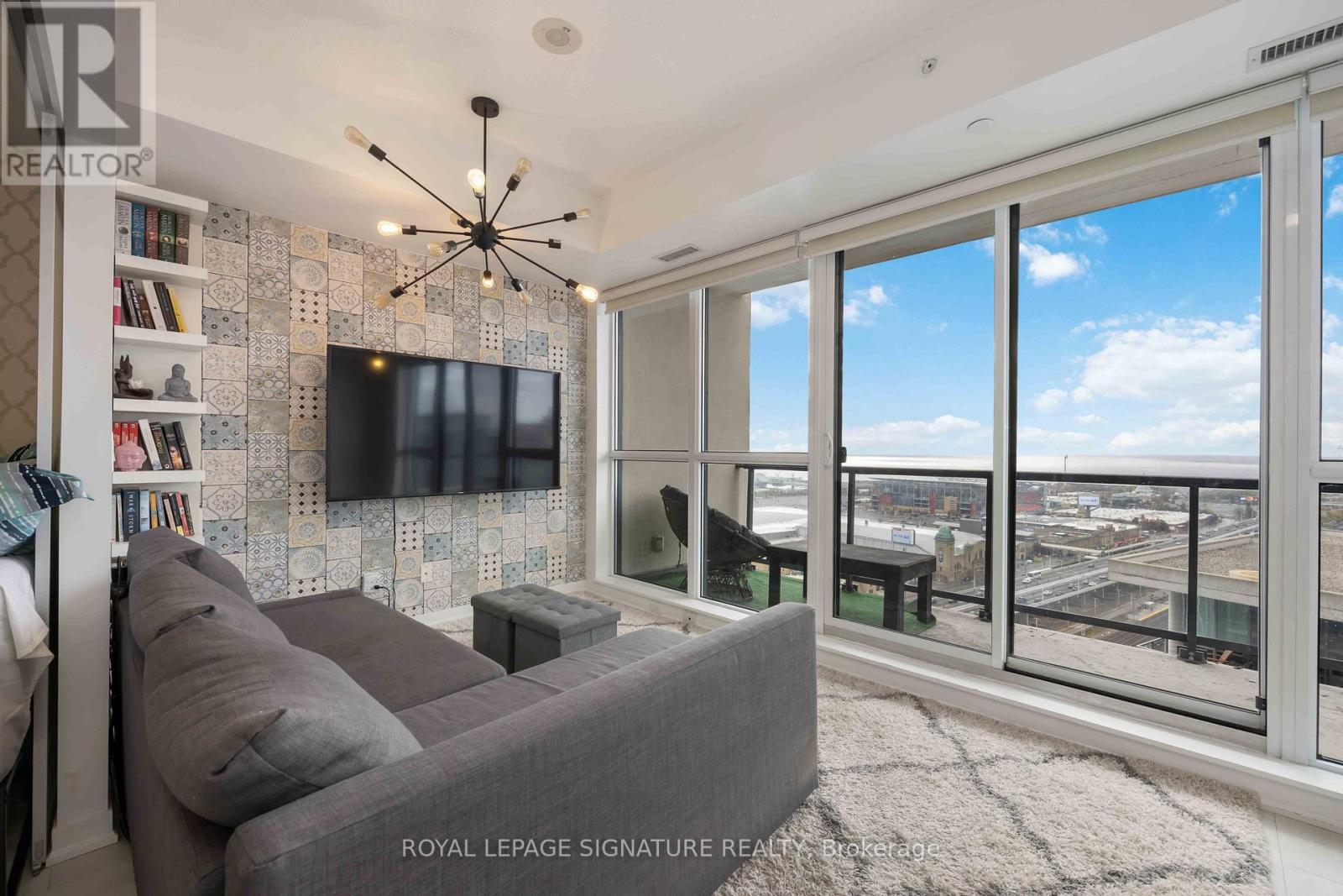 2215 - 51 East Liberty Street, Toronto, Ontario  M6K 3P8 - Photo 2 - C12690518