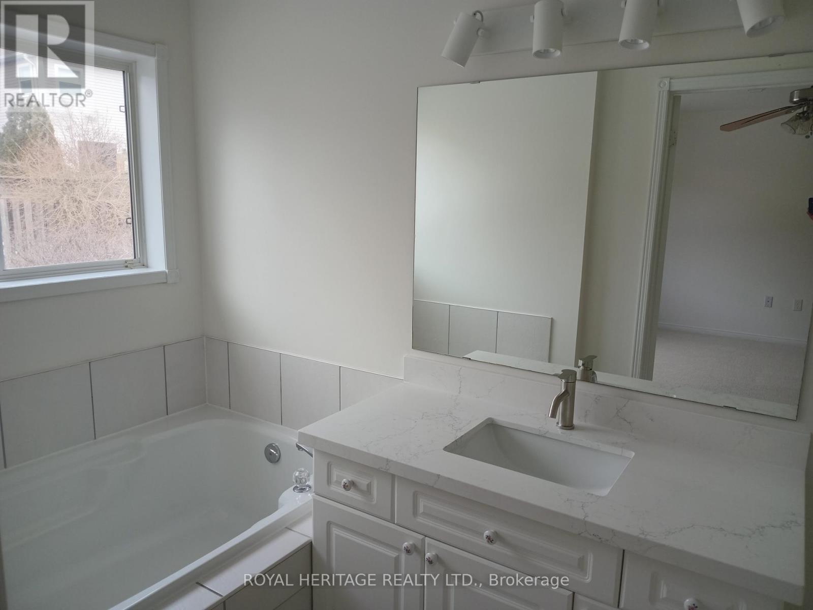 16 Corridale Avenue, Whitby, Ontario  L1M 2E8 - Photo 14 - E12689216