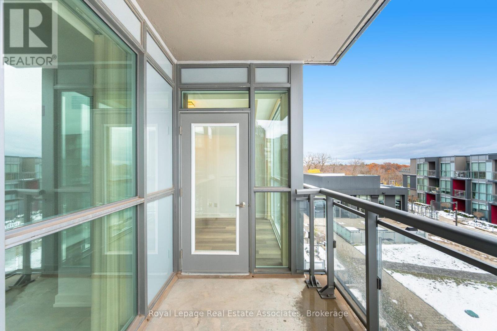 B401 - 5240 Dundas Street, Burlington, Ontario  L7L 0J6 - Photo 9 - W12691420