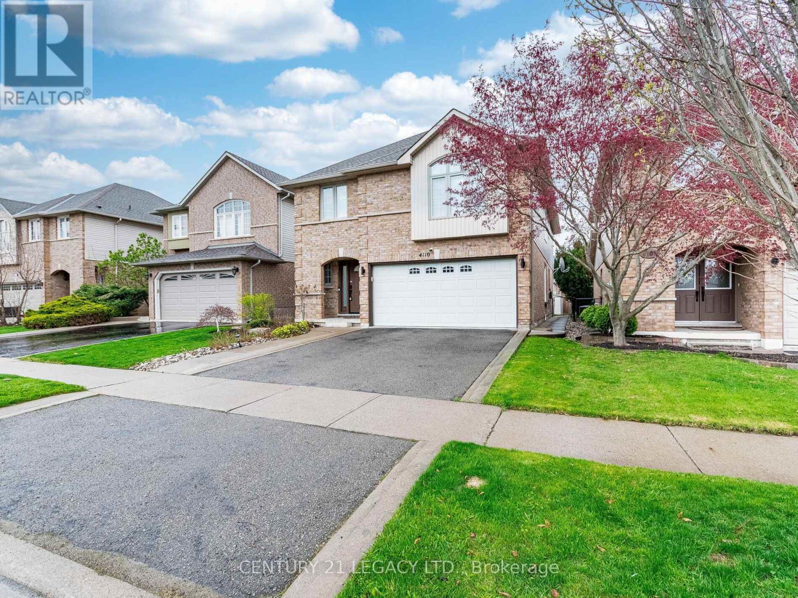 4110 Forest Run Avenue, Burlington, Ontario  L7M 4L7 - Photo 2 - W12691436