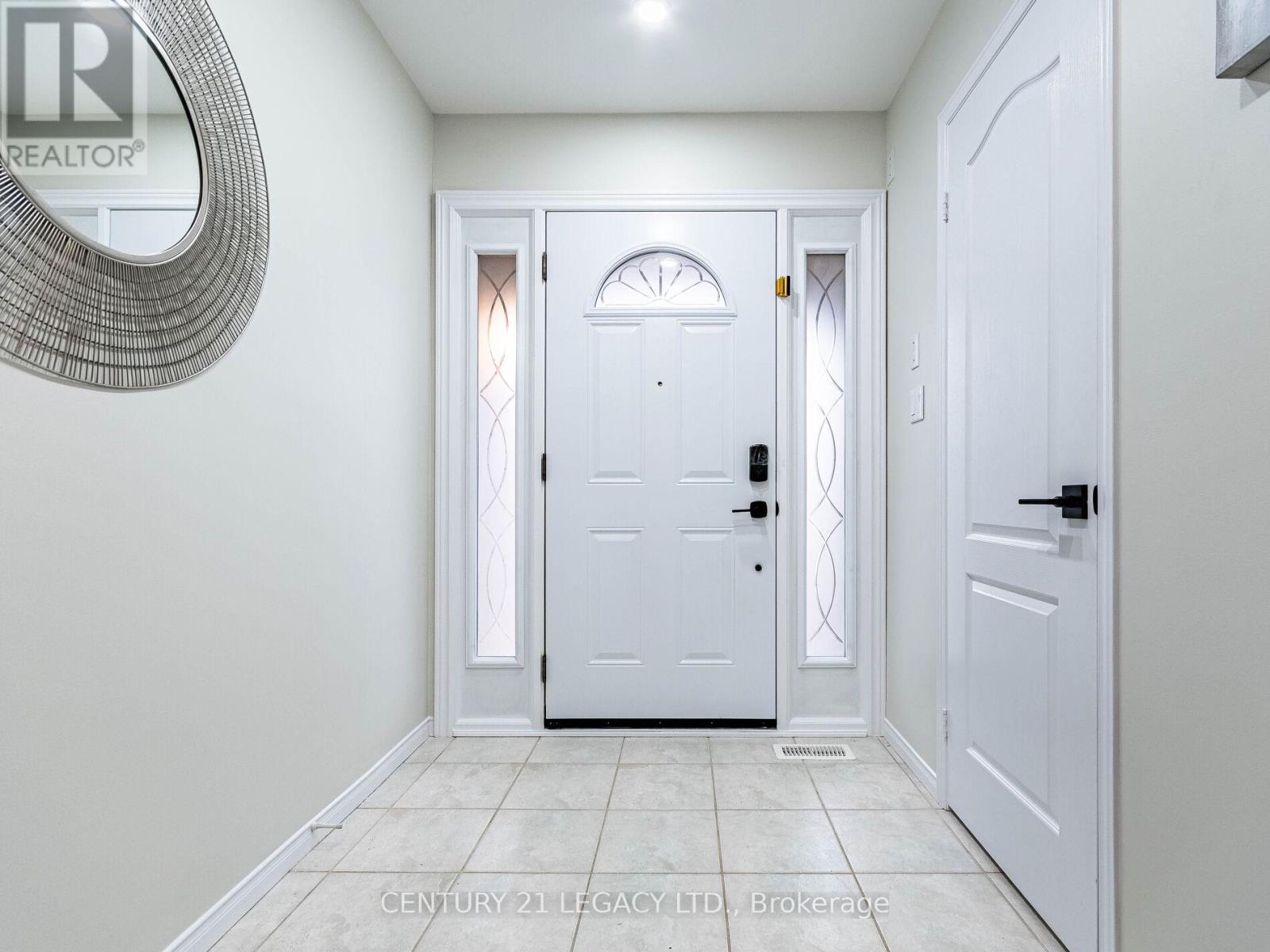 4110 Forest Run Avenue, Burlington, Ontario  L7M 4L7 - Photo 5 - W12691436