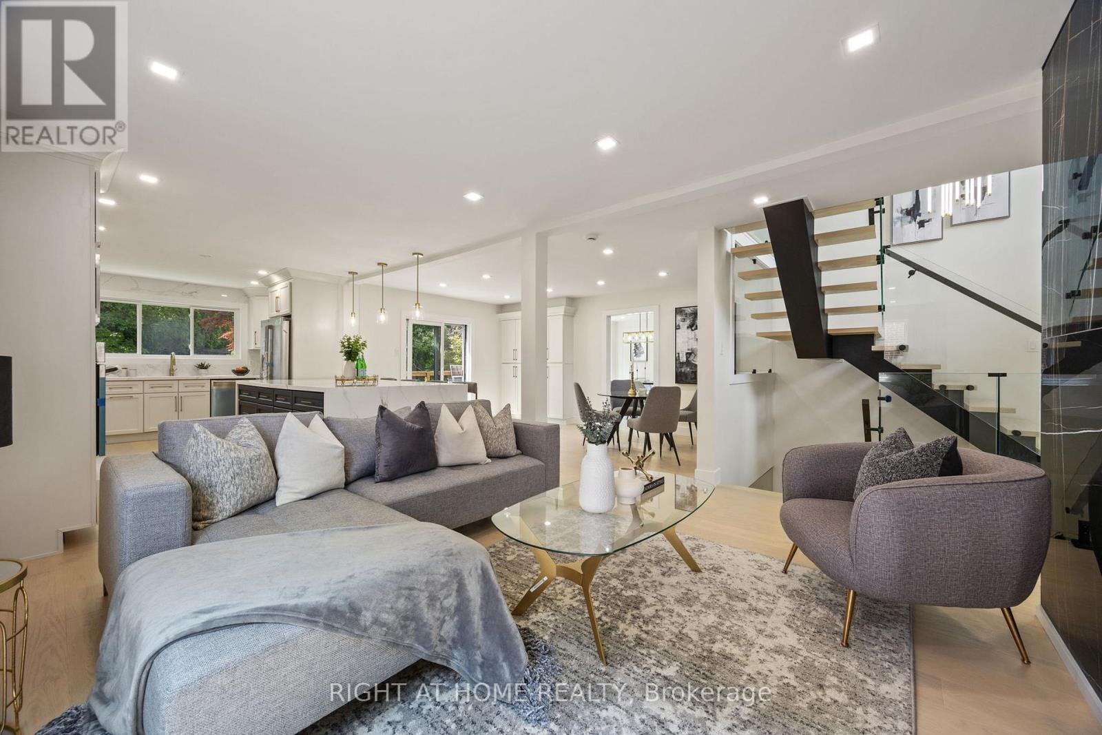 3049 Golden Orchard Drive, Mississauga, Ontario  L4X 2V1 - Photo 14 - W12691494