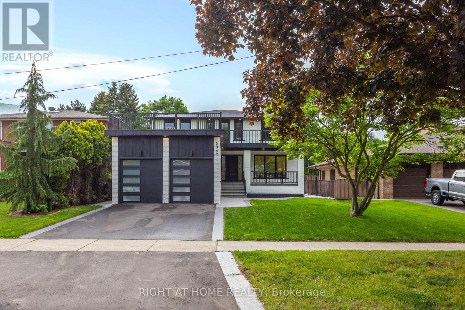 3049 Golden Orchard Drive, Mississauga, Ontario  L4X 2V1 - Photo 2 - W12691494