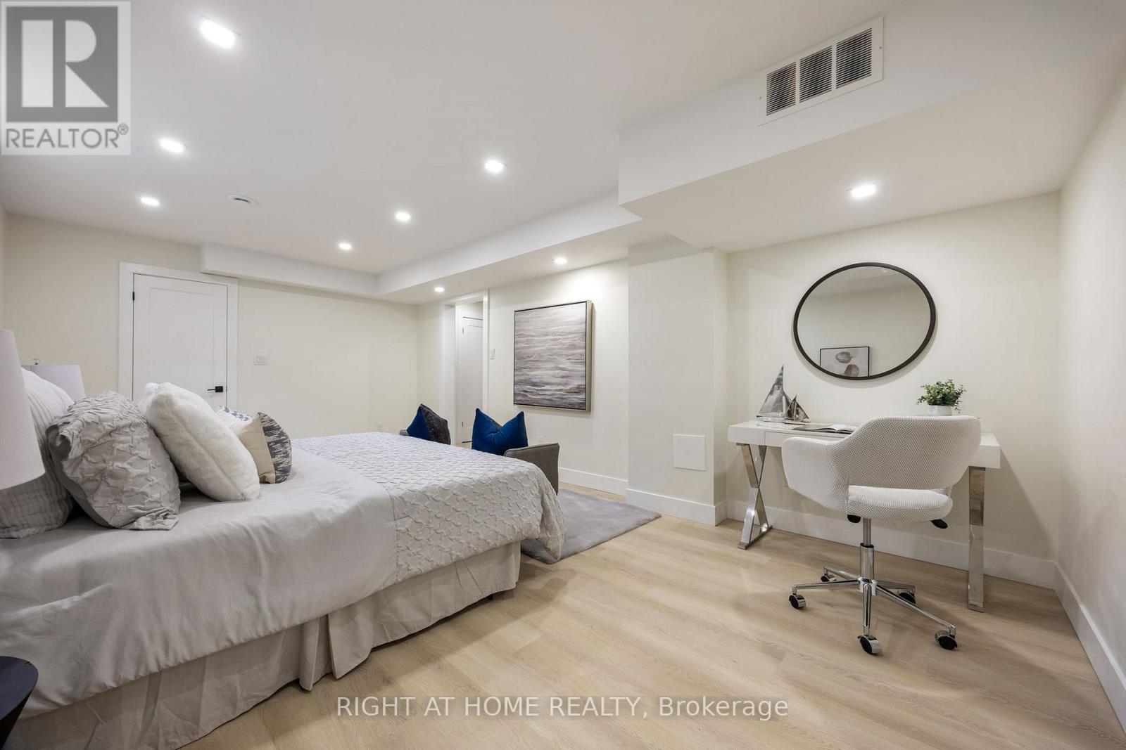 3049 Golden Orchard Drive, Mississauga, Ontario  L4X 2V1 - Photo 29 - W12691494