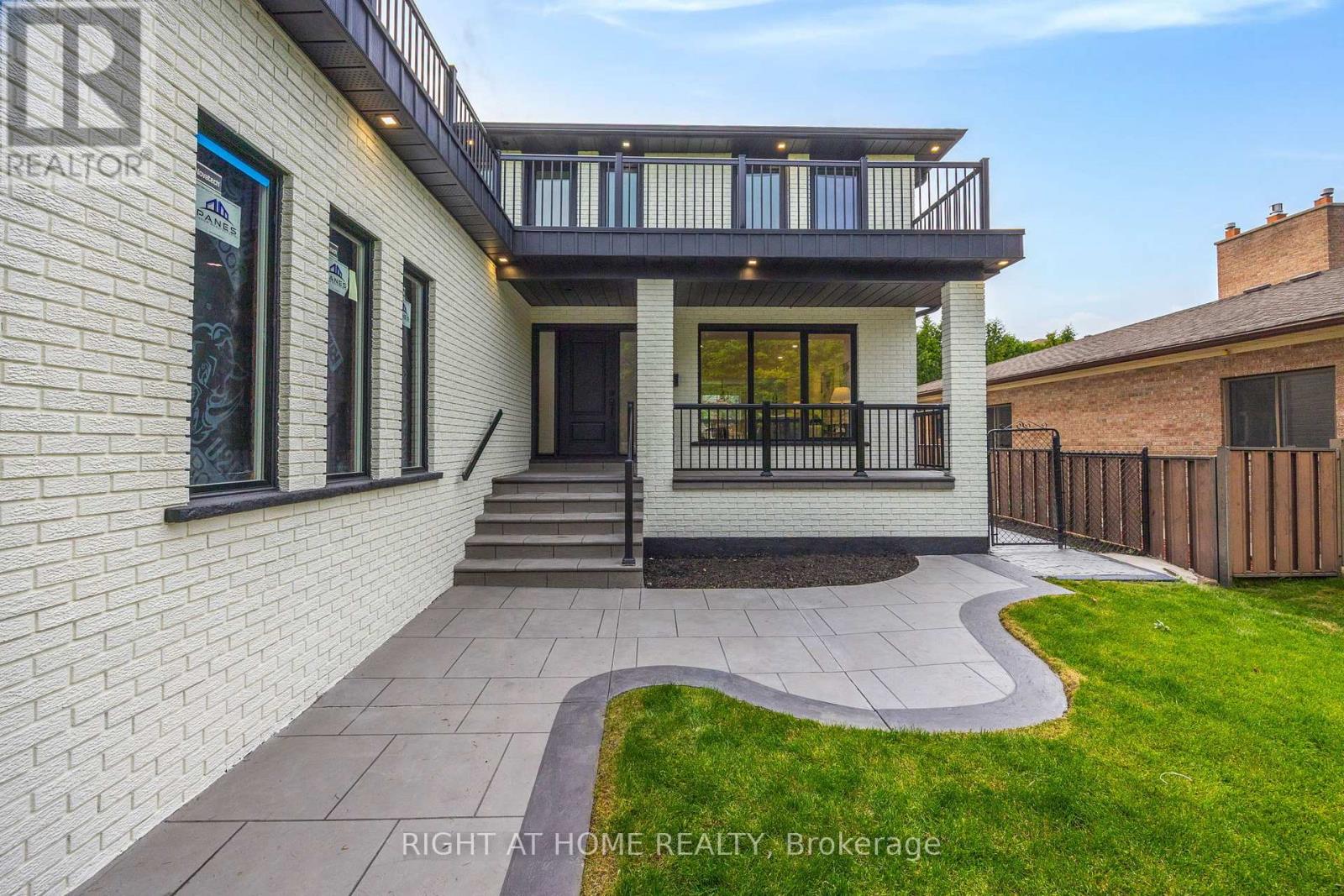 3049 Golden Orchard Drive, Mississauga, Ontario  L4X 2V1 - Photo 3 - W12691494