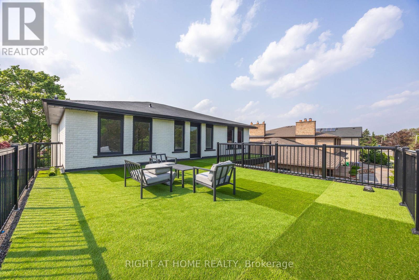 3049 Golden Orchard Drive, Mississauga, Ontario  L4X 2V1 - Photo 44 - W12691494