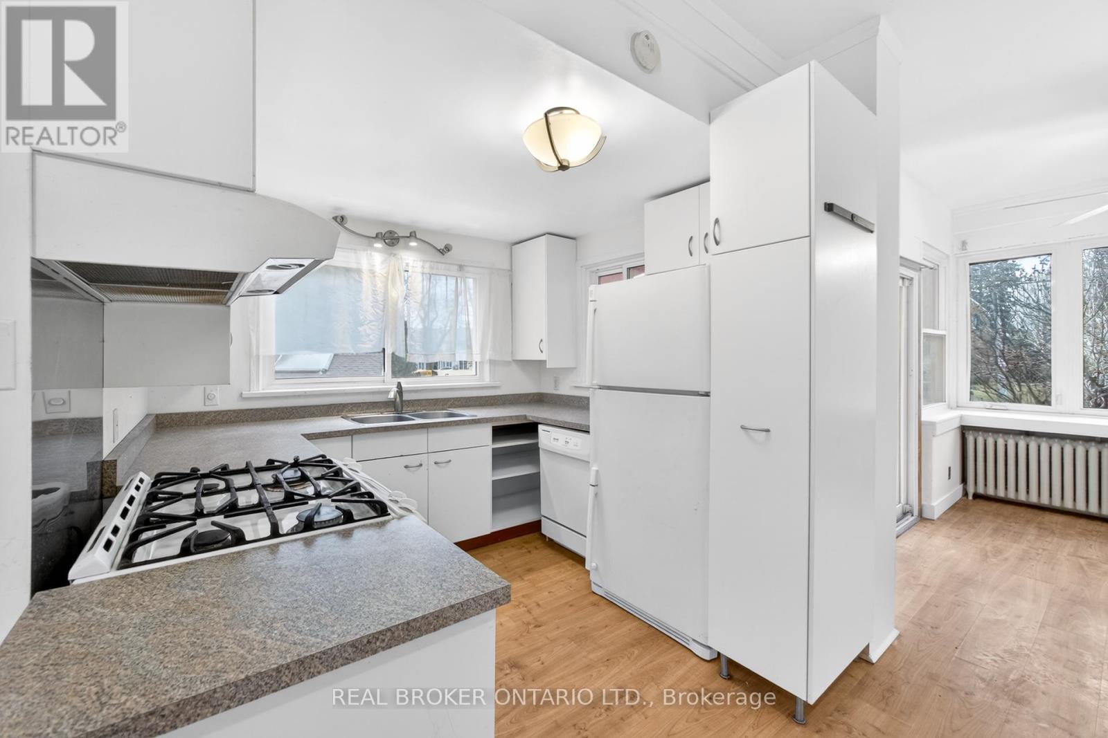 2585 Lakeshore Boulevard W, Toronto (Mimico), Ontario  M8V 1G3 - Photo 14 - W12691506