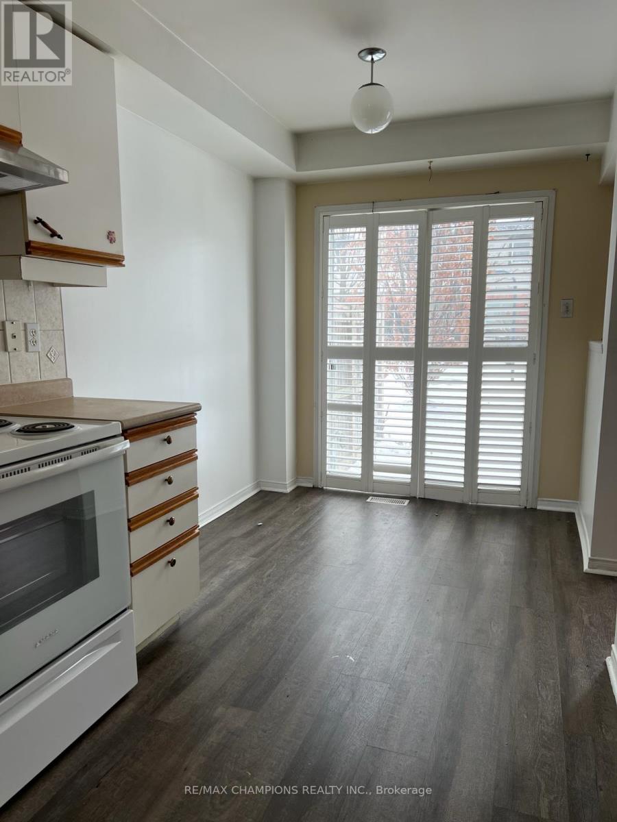 55 - 5255 Guildwood Way, Mississauga (Hurontario), Ontario  L5R 4A8 - Photo 10 - W12691514