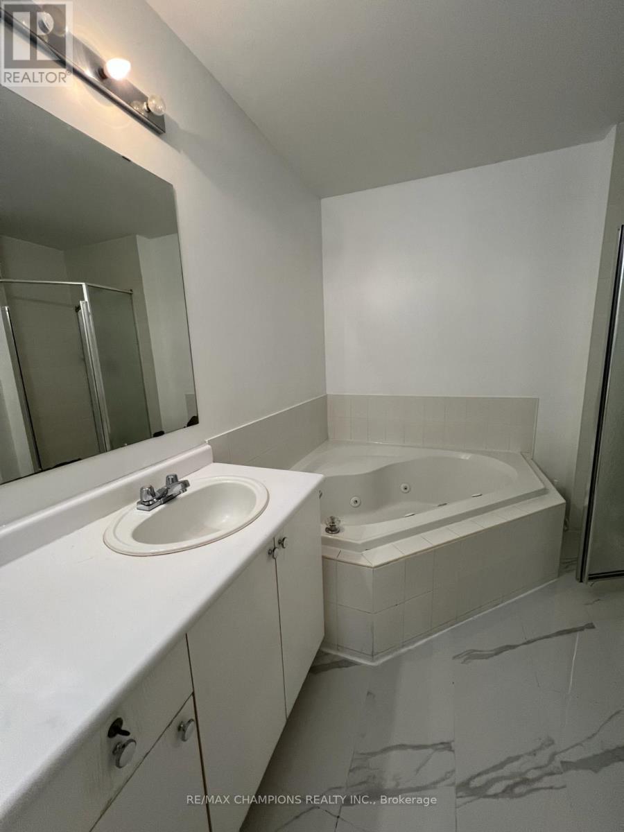 55 - 5255 Guildwood Way, Mississauga (Hurontario), Ontario  L5R 4A8 - Photo 24 - W12691514