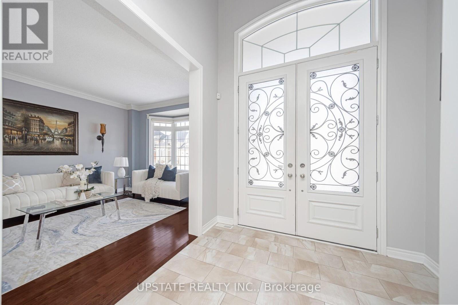 10 Agincourt Circle, Brampton (Credit Valley), Ontario  L6X 2M4 - Photo 4 - W12691522