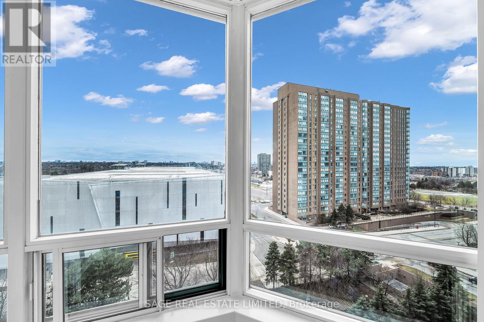 1016 - 135 Hillcrest Avenue, Mississauga, Ontario  L5B 4B1 - Photo 12 - W12691524