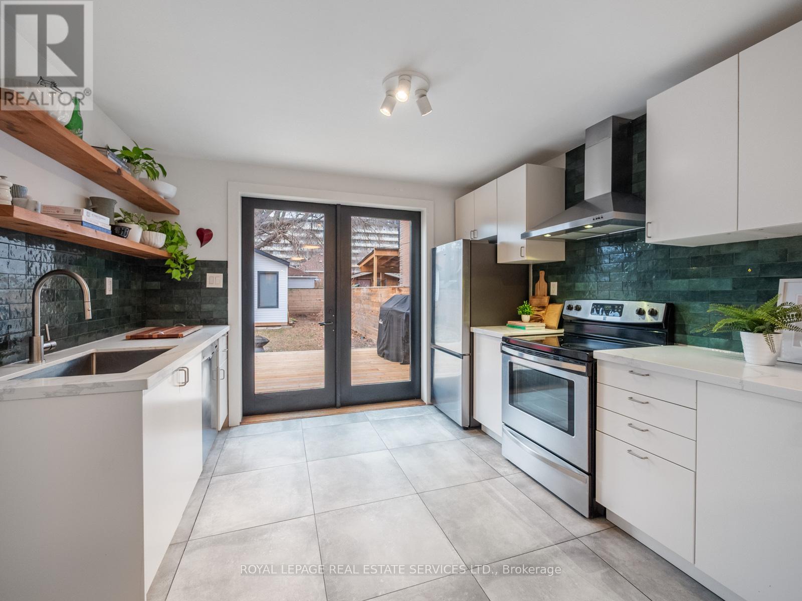 74 Chryessa Avenue, Toronto (Rockcliffe-Smythe), Ontario  M6N 4T7 - Photo 19 - W12691526