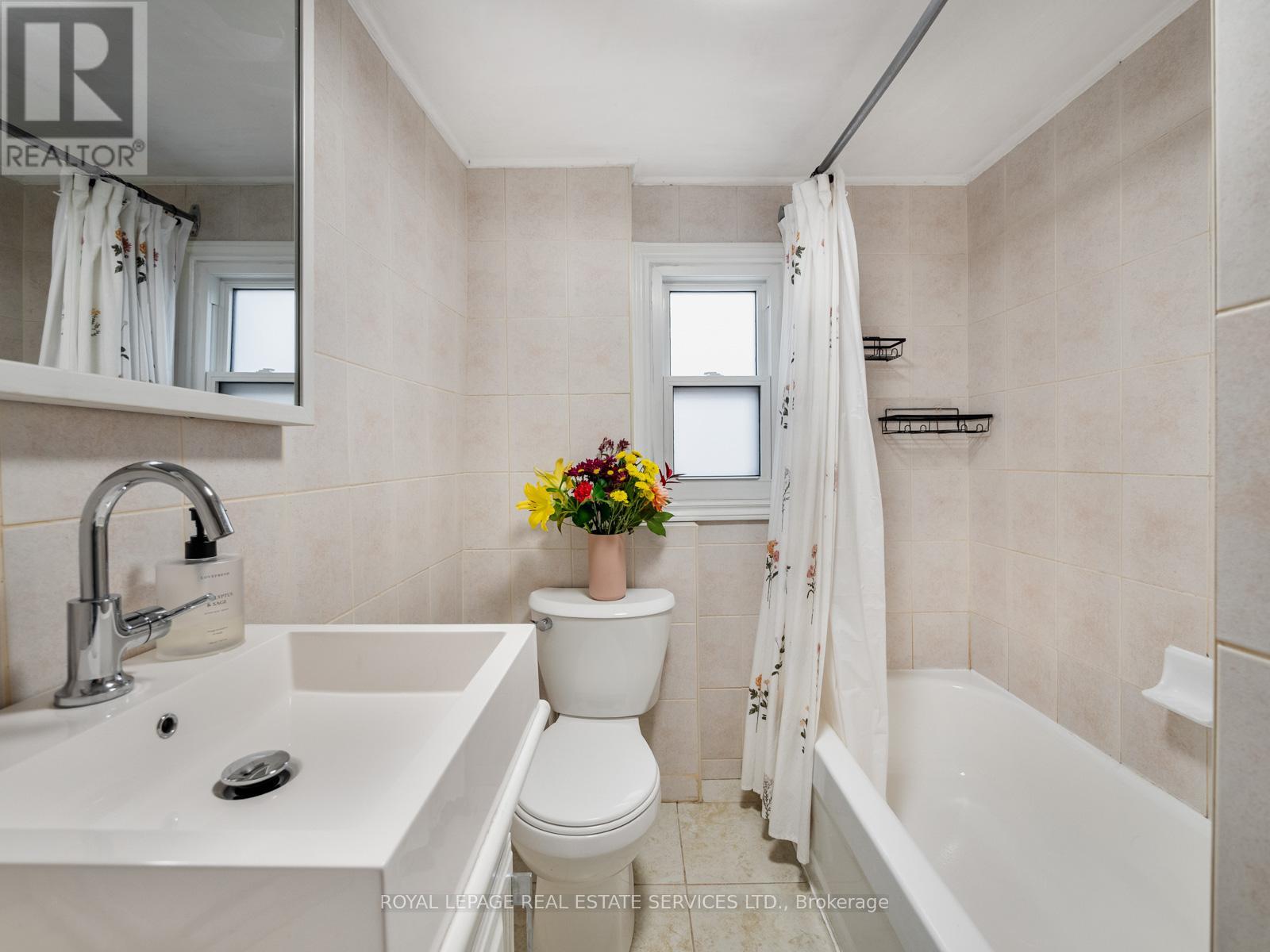 74 Chryessa Avenue, Toronto (Rockcliffe-Smythe), Ontario  M6N 4T7 - Photo 35 - W12691526