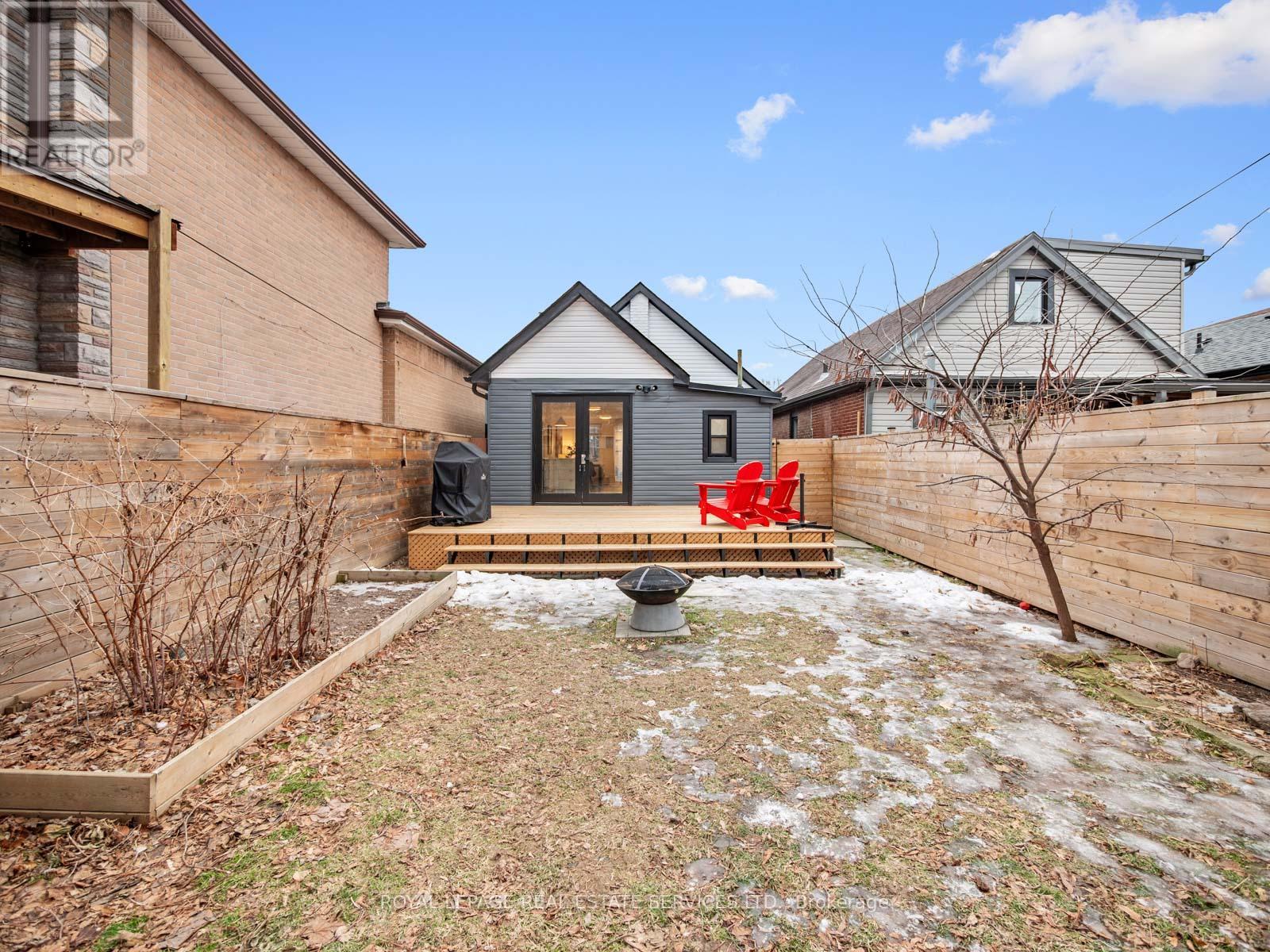 74 Chryessa Avenue, Toronto (Rockcliffe-Smythe), Ontario  M6N 4T7 - Photo 41 - W12691526