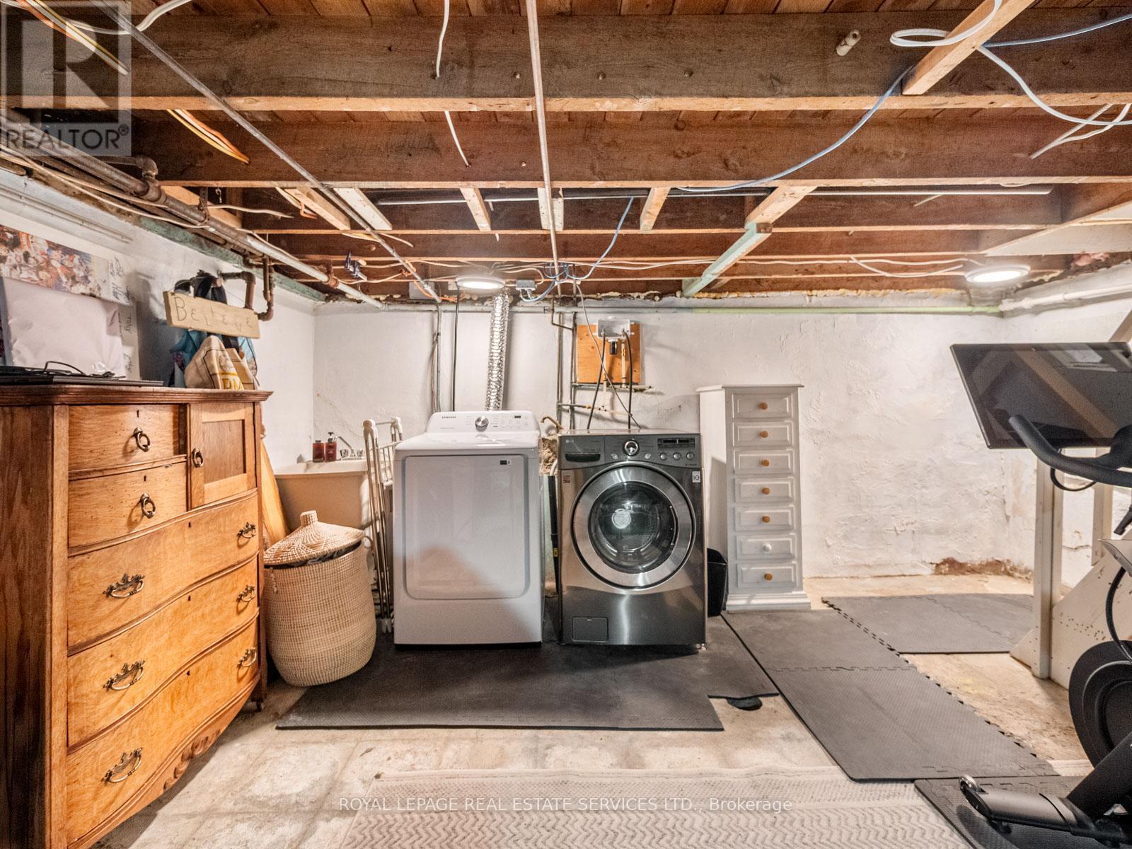 74 Chryessa Avenue, Toronto (Rockcliffe-Smythe), Ontario  M6N 4T7 - Photo 48 - W12691526