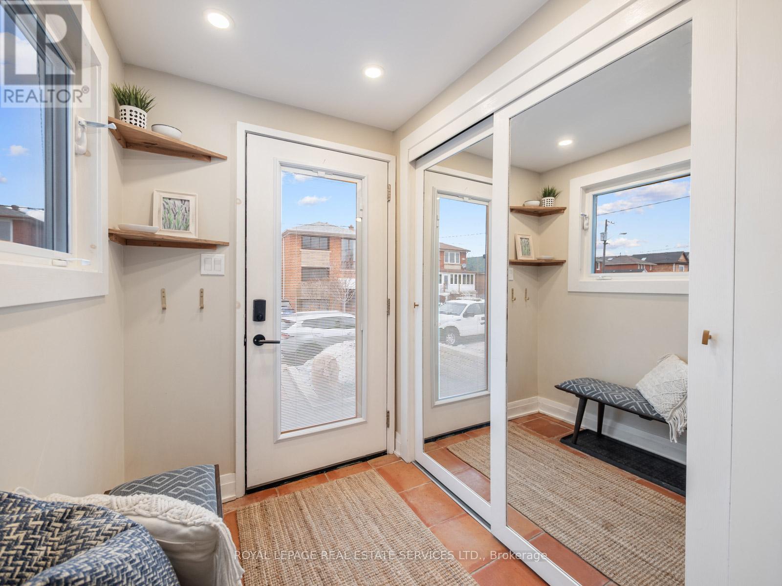 74 Chryessa Avenue, Toronto (Rockcliffe-Smythe), Ontario  M6N 4T7 - Photo 5 - W12691526