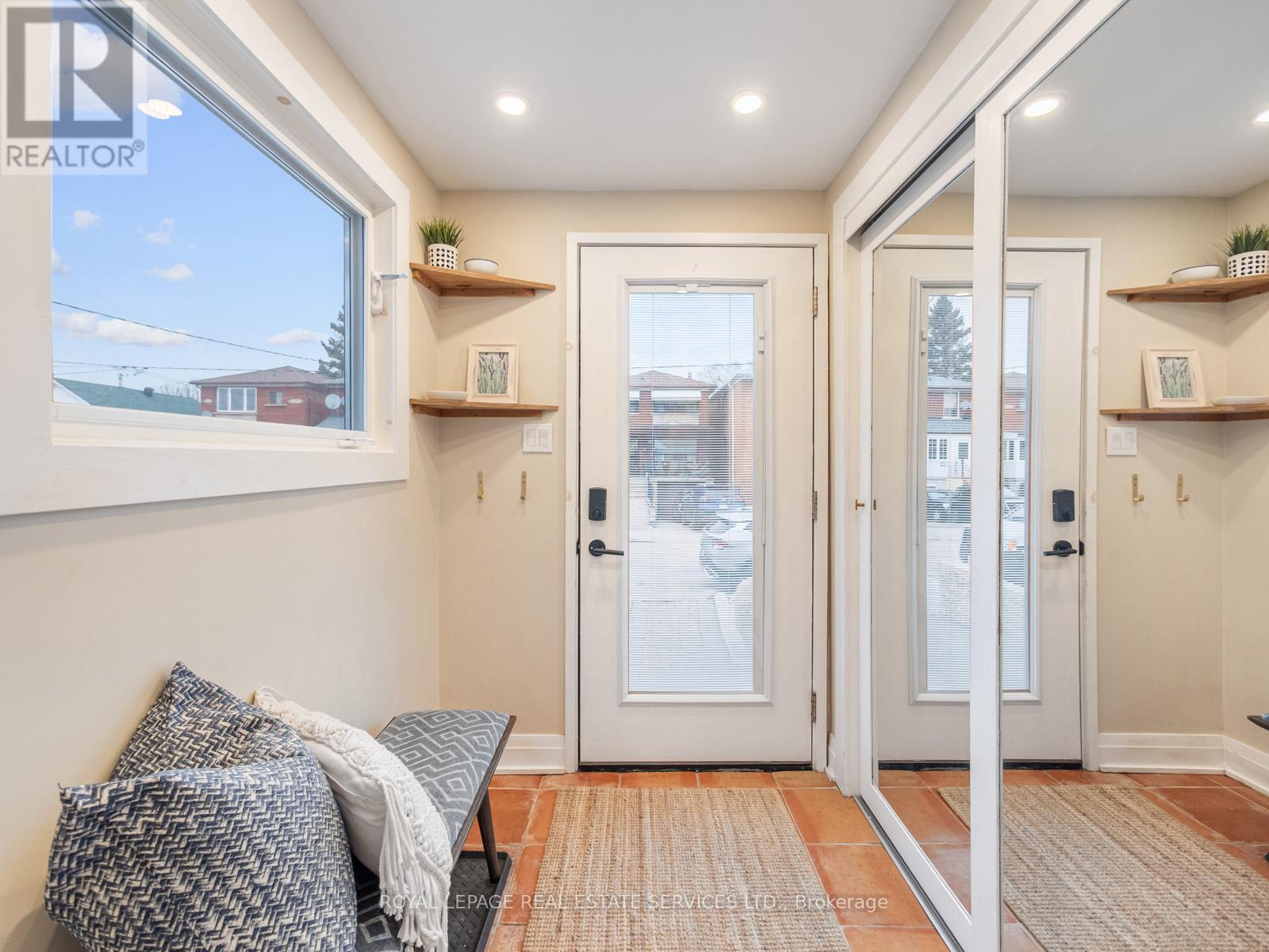 74 Chryessa Avenue, Toronto (Rockcliffe-Smythe), Ontario  M6N 4T7 - Photo 6 - W12691526