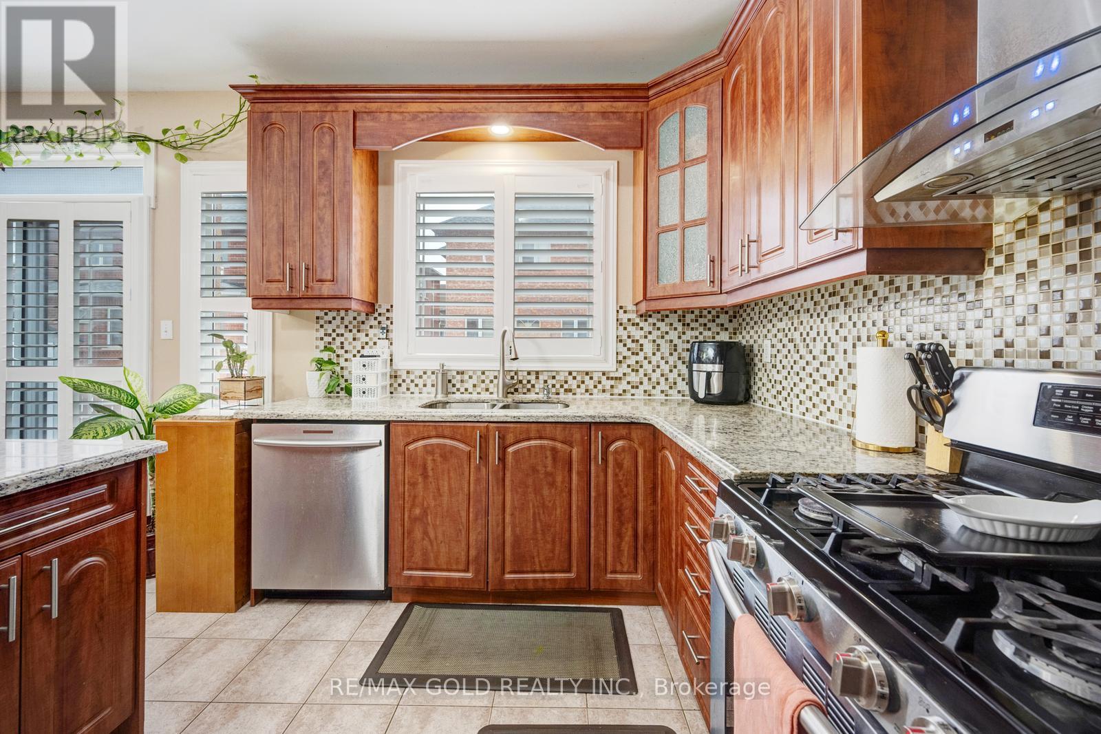 Main & Upper - 44 Summershade Street, Brampton (Bram East), Ontario  L6P 2C2 - Photo 17 - W12691554