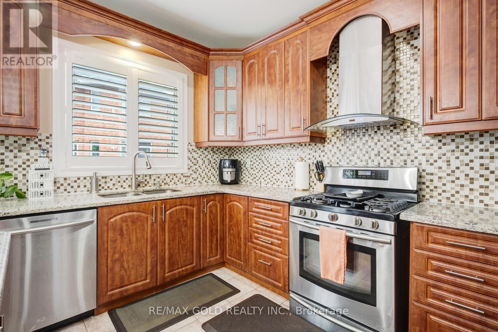 Main & Upper - 44 Summershade Street, Brampton (Bram East), Ontario  L6P 2C2 - Photo 18 - W12691554