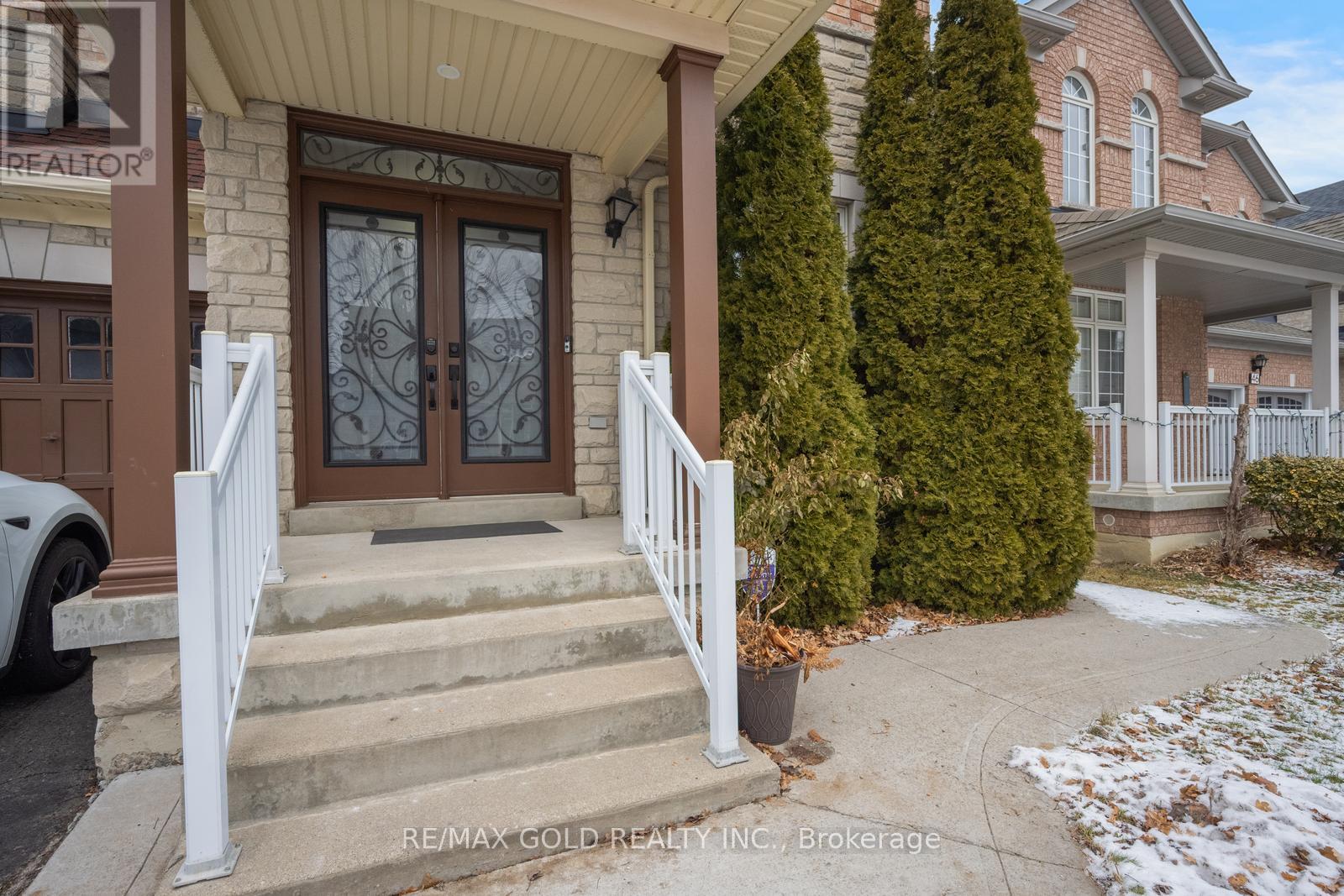 Main & Upper - 44 Summershade Street, Brampton (Bram East), Ontario  L6P 2C2 - Photo 2 - W12691554