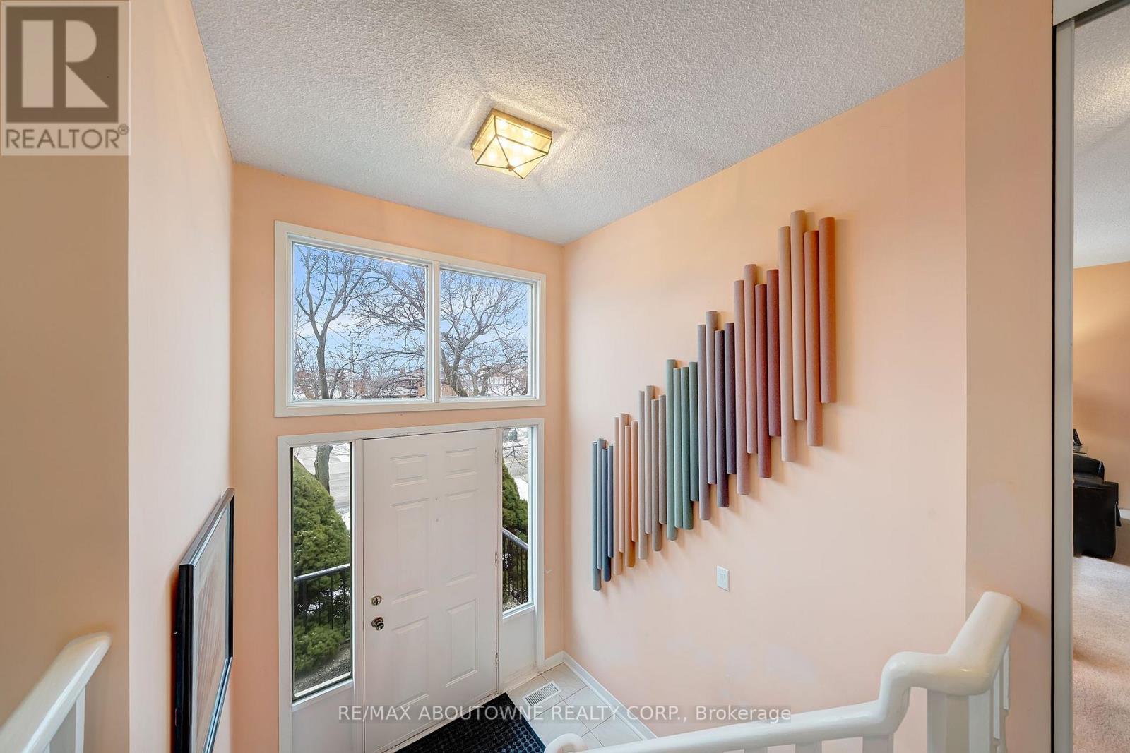 38 Philosopher's Trail, Brampton (Northgate), Ontario  L6S 4C9 - Photo 3 - W12691574