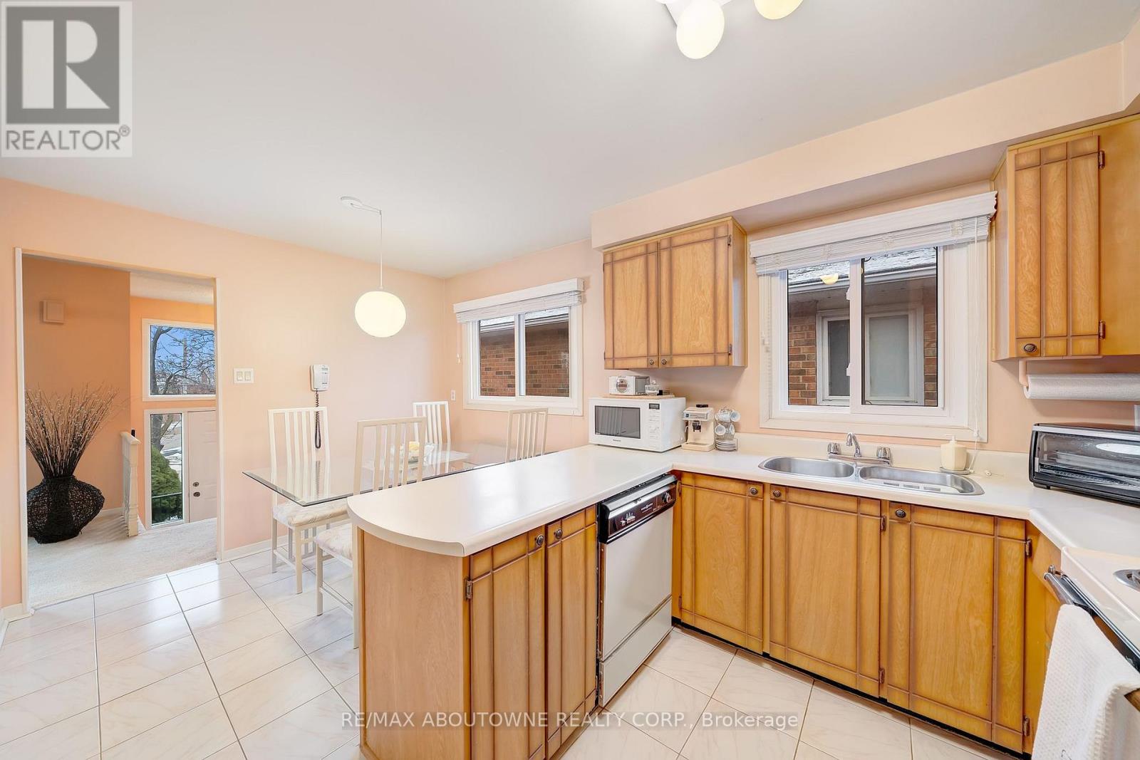 38 Philosopher's Trail, Brampton (Northgate), Ontario  L6S 4C9 - Photo 9 - W12691574