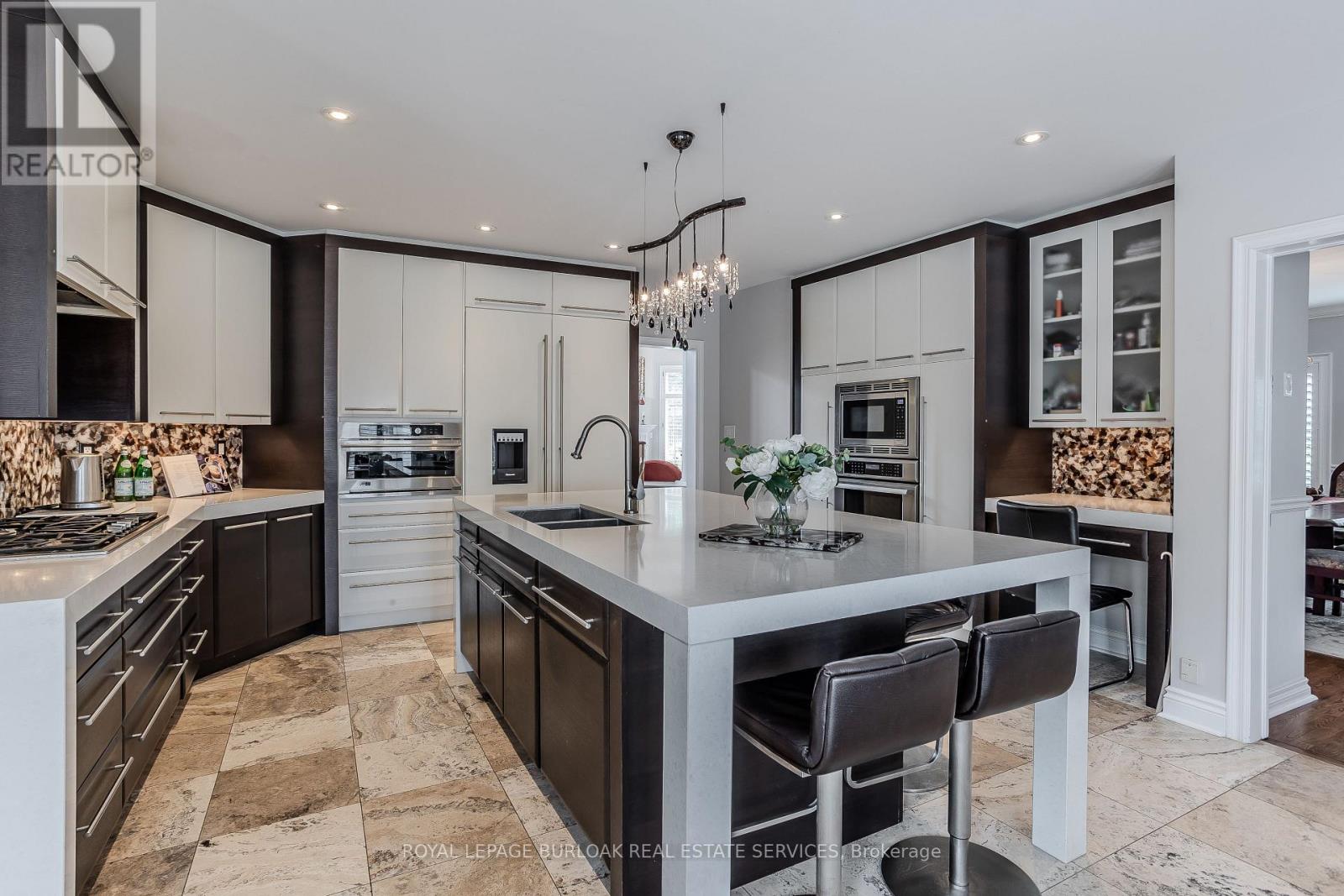 1400 Tamworth Court, Burlington, Ontario  L7P 4V3 - Photo 9 - W12691598