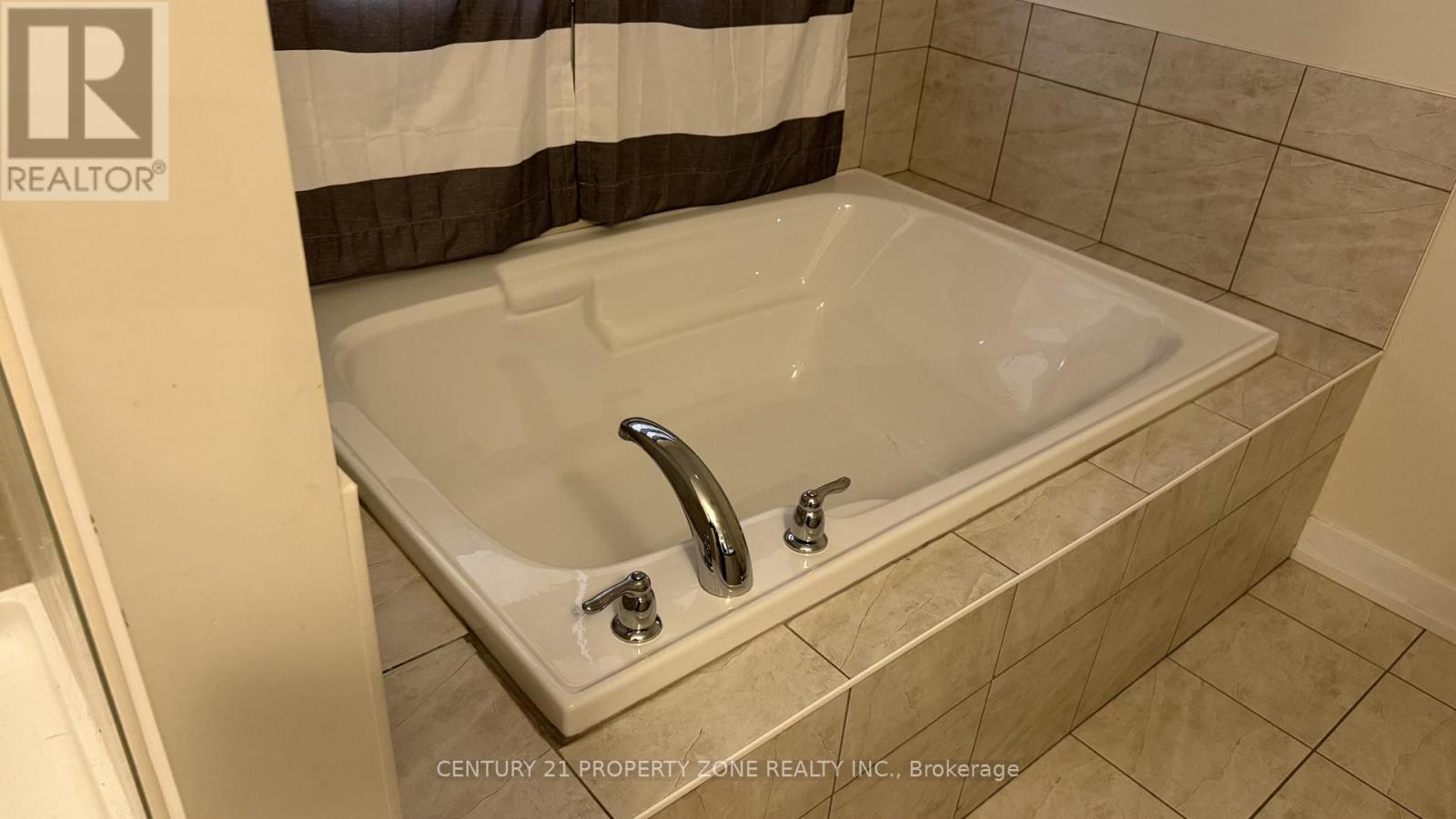 65 Sunflower Crescent, Thorold, Ontario  L3B 0L1 - Photo 17 - X12473765