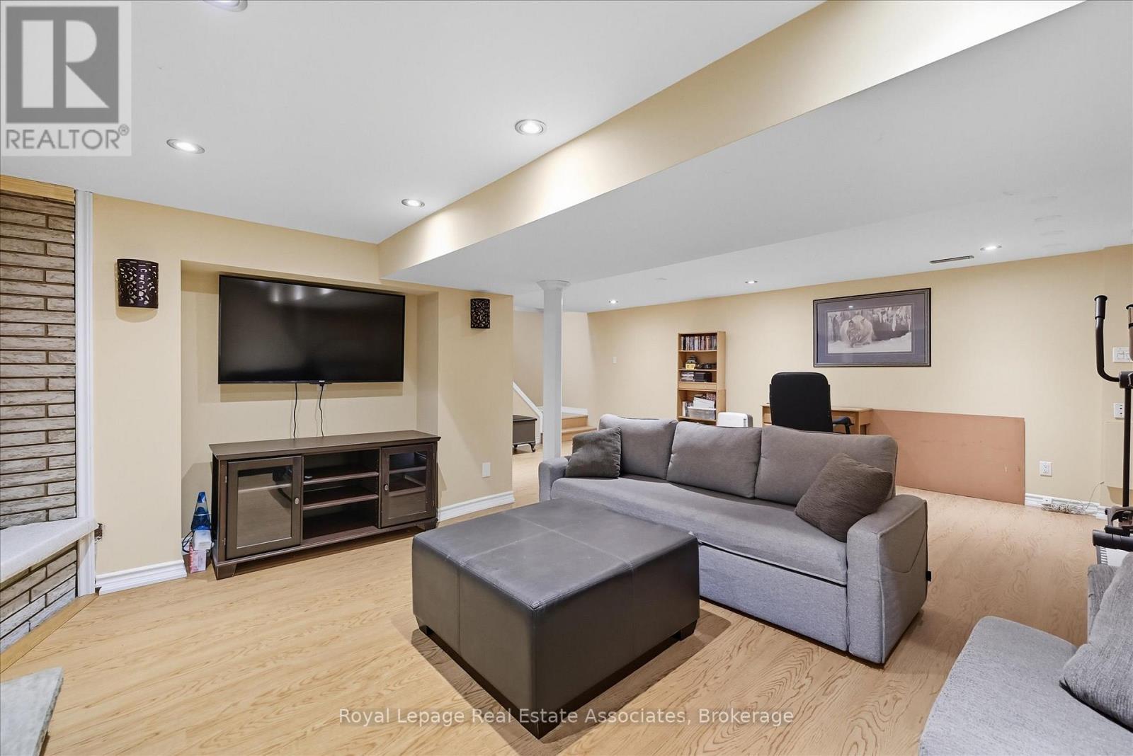 107 Billington Crescent, Hamilton, Ontario  L8T 4R3 - Photo 40 - X12537294