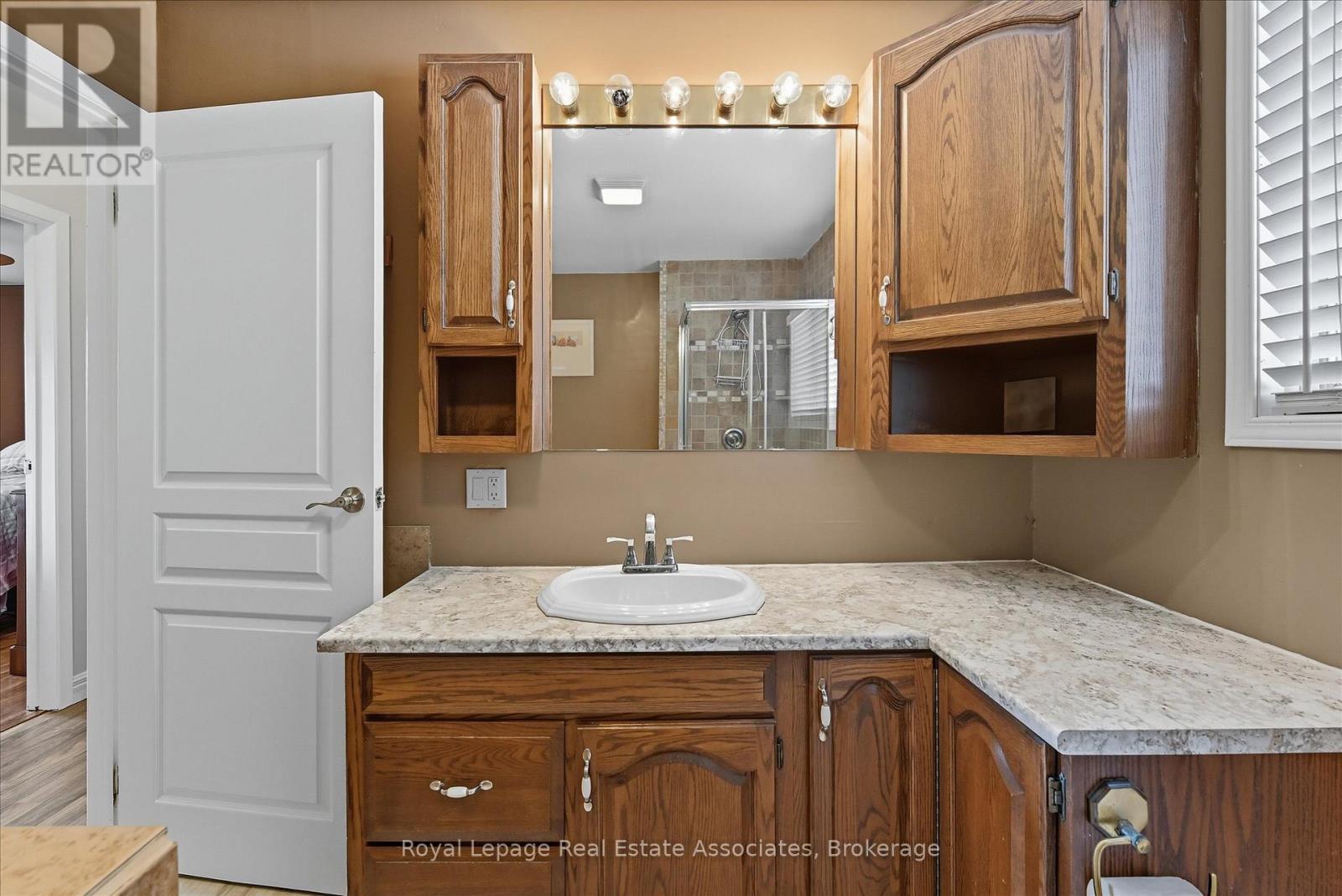 107 Billington Crescent, Hamilton, Ontario  L8T 4R3 - Photo 32 - X12537294