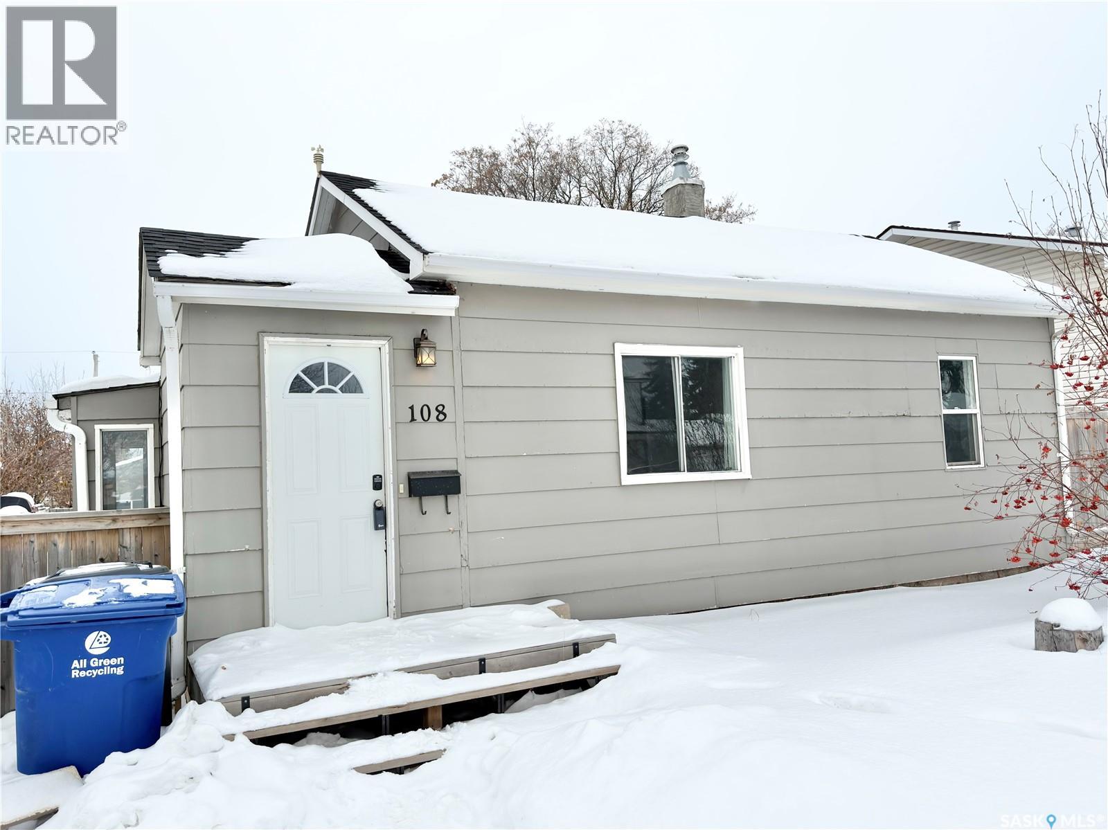 108 2nd Street W, Delisle, Saskatchewan  S0L 0P0 - Photo 2 - SK026723