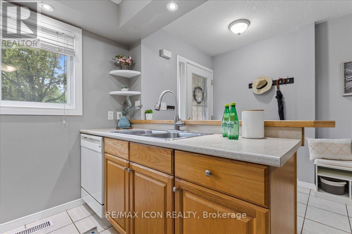 26 - 211 Veronica Drive, Kitchener, Ontario  N2A 2R8 - Photo 7 - X12691520