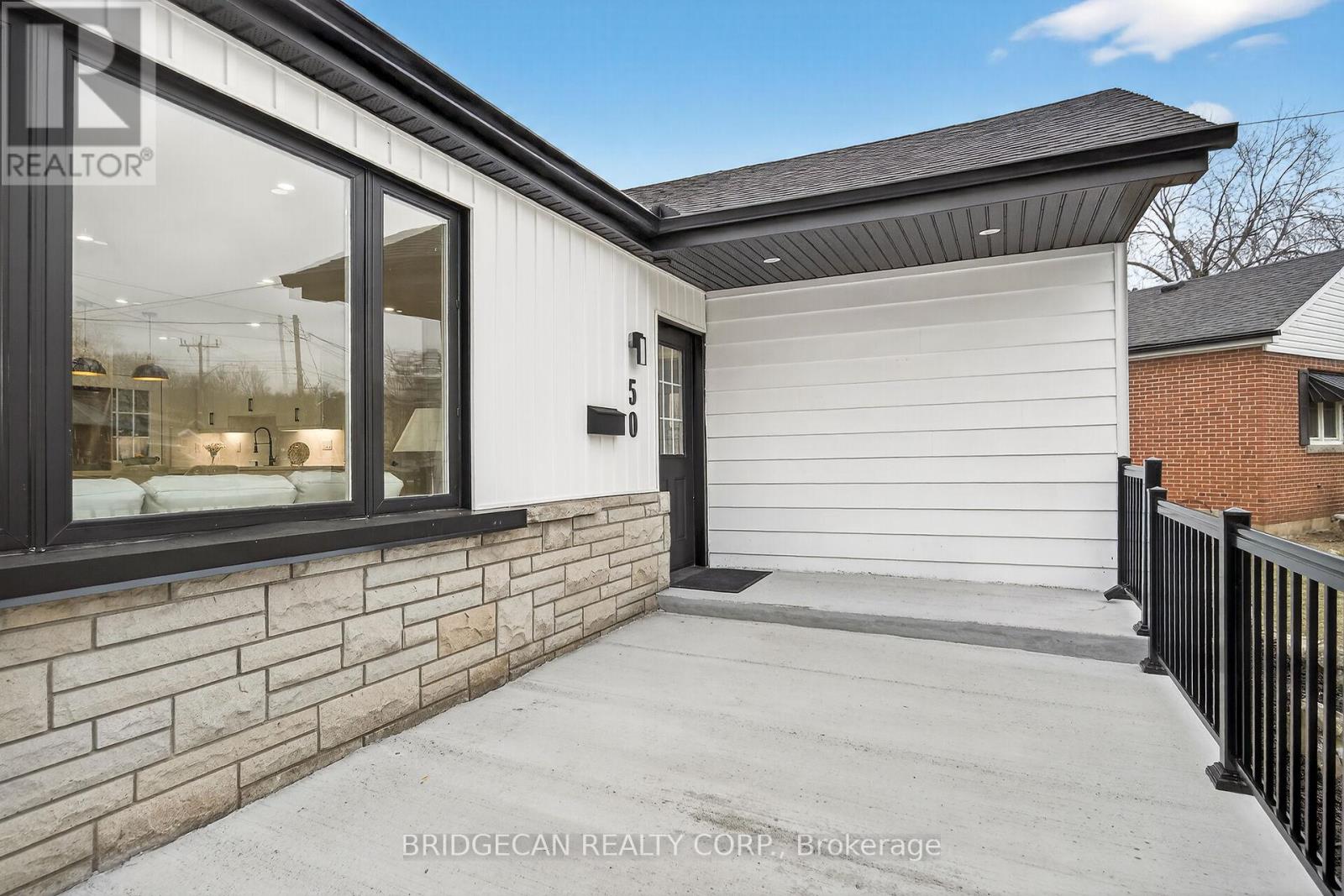 50 Mountain Avenue N, Hamilton, Ontario  L8G 2K8 - Photo 3 - X12691556