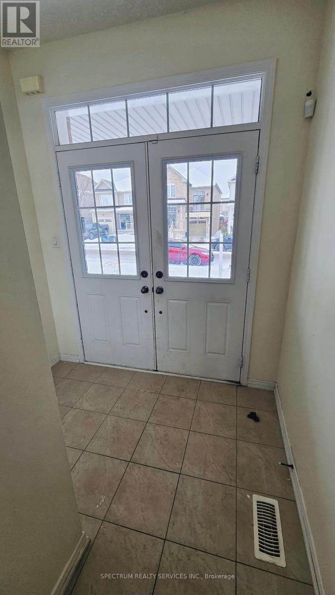 96 Warner Lane, Brantford, Ontario  N3T 0J3 - Photo 2 - X12691624