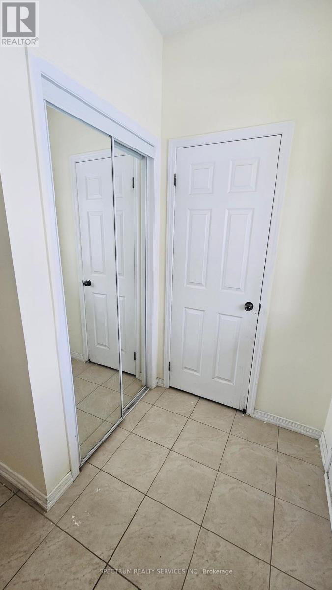 96 Warner Lane, Brantford, Ontario  N3T 0J3 - Photo 3 - X12691624