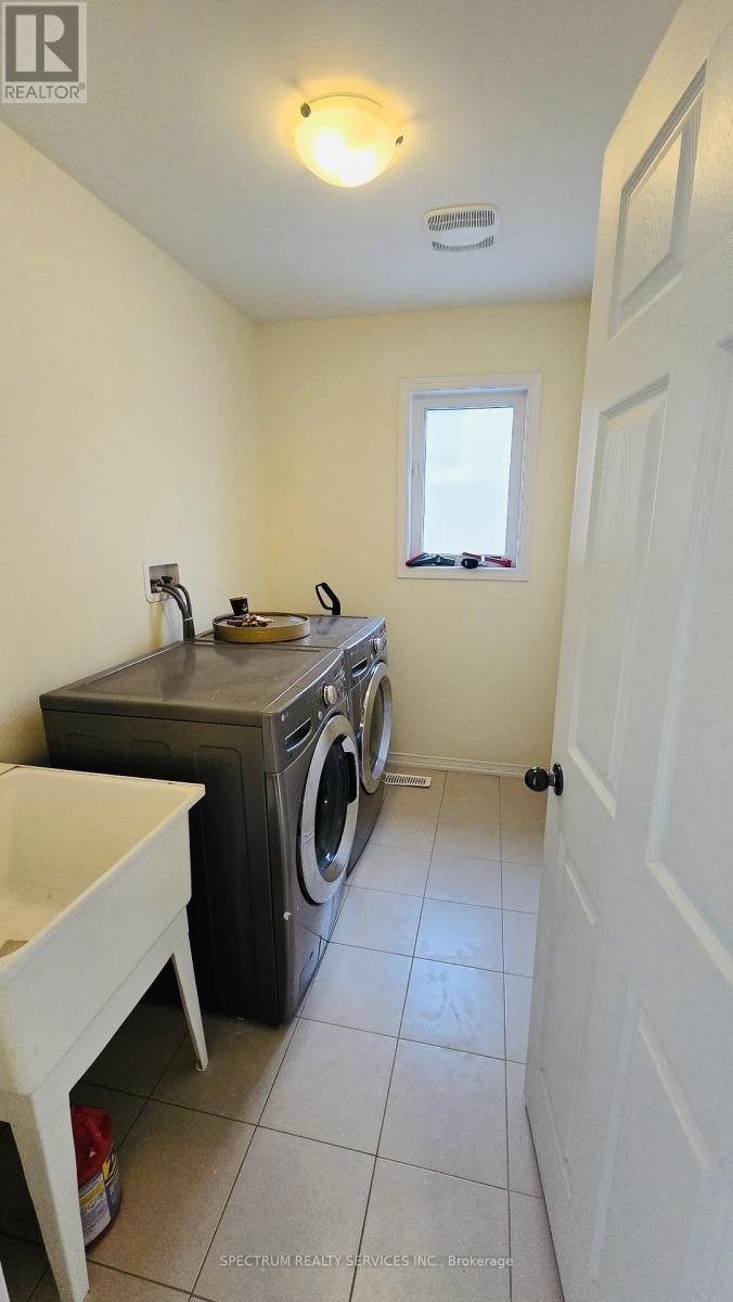 96 Warner Lane, Brantford, Ontario  N3T 0J3 - Photo 8 - X12691624