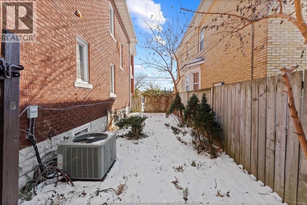 232-234 Giles, Windsor, Ontario  N9A 4C2 - Photo 31 - 26000982