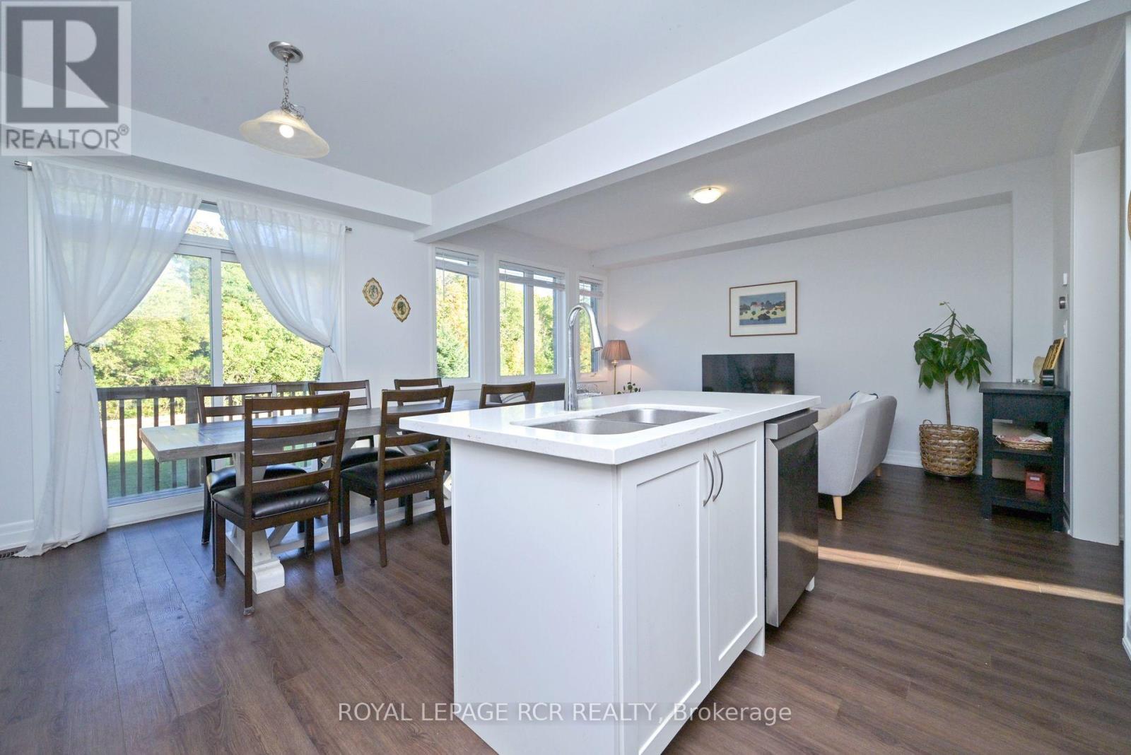 96 Wood Crescent, Essa, Ontario  L0M 1B5 - Photo 11 - N12443521