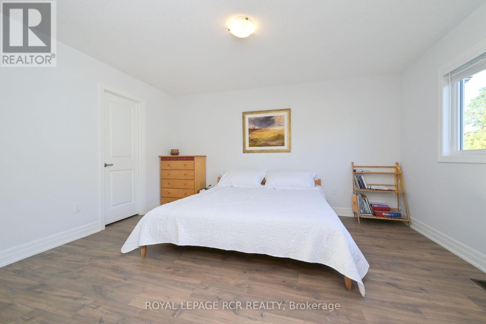 96 Wood Crescent, Essa, Ontario  L0M 1B5 - Photo 22 - N12443521