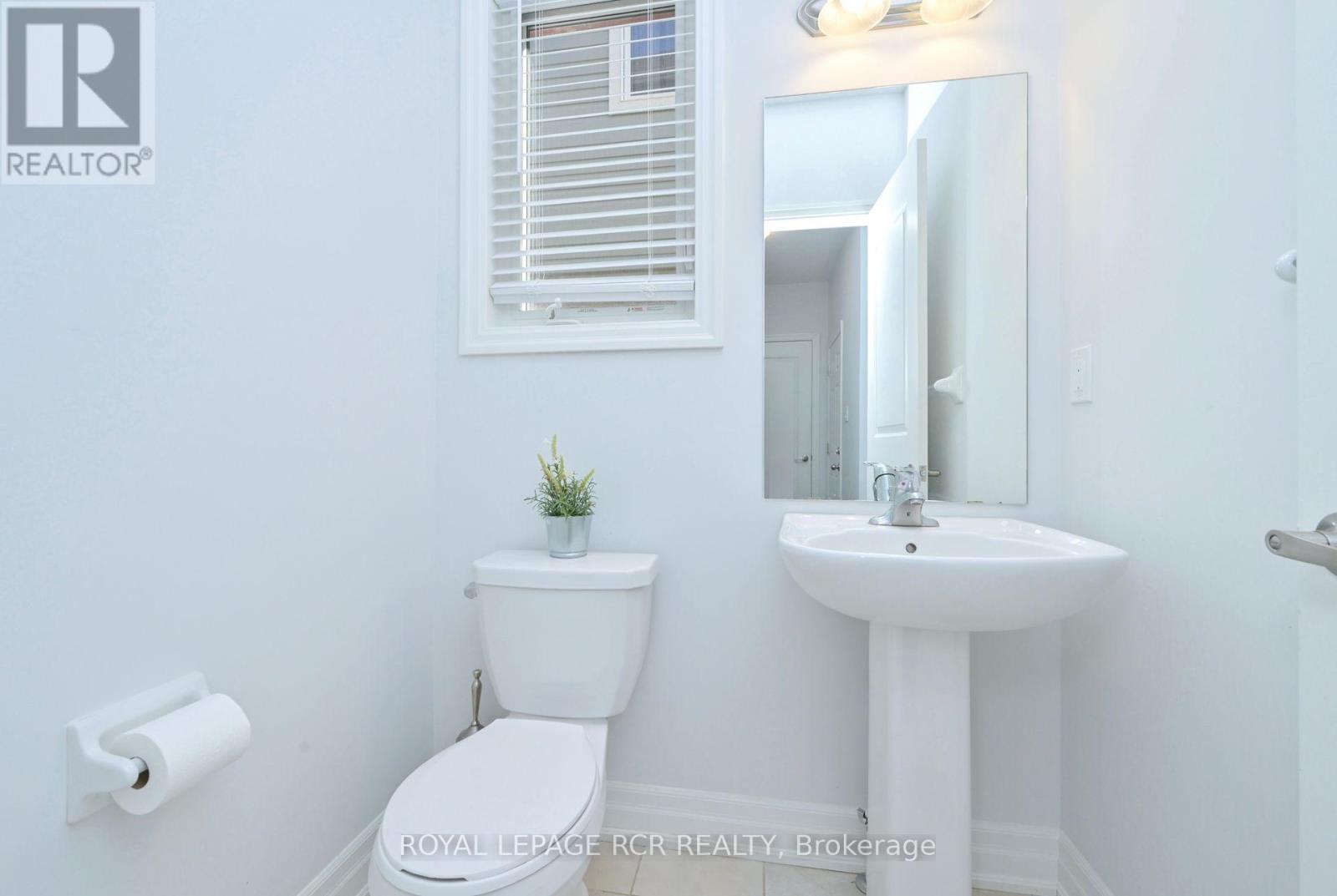 96 Wood Crescent, Essa, Ontario  L0M 1B5 - Photo 4 - N12443521