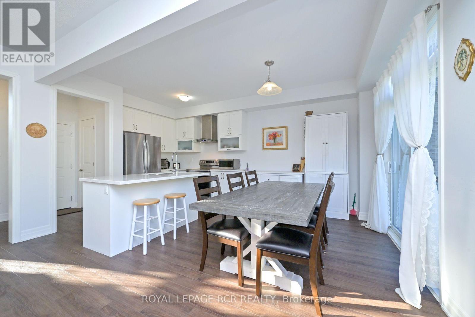 96 Wood Crescent, Essa, Ontario  L0M 1B5 - Photo 14 - N12443521