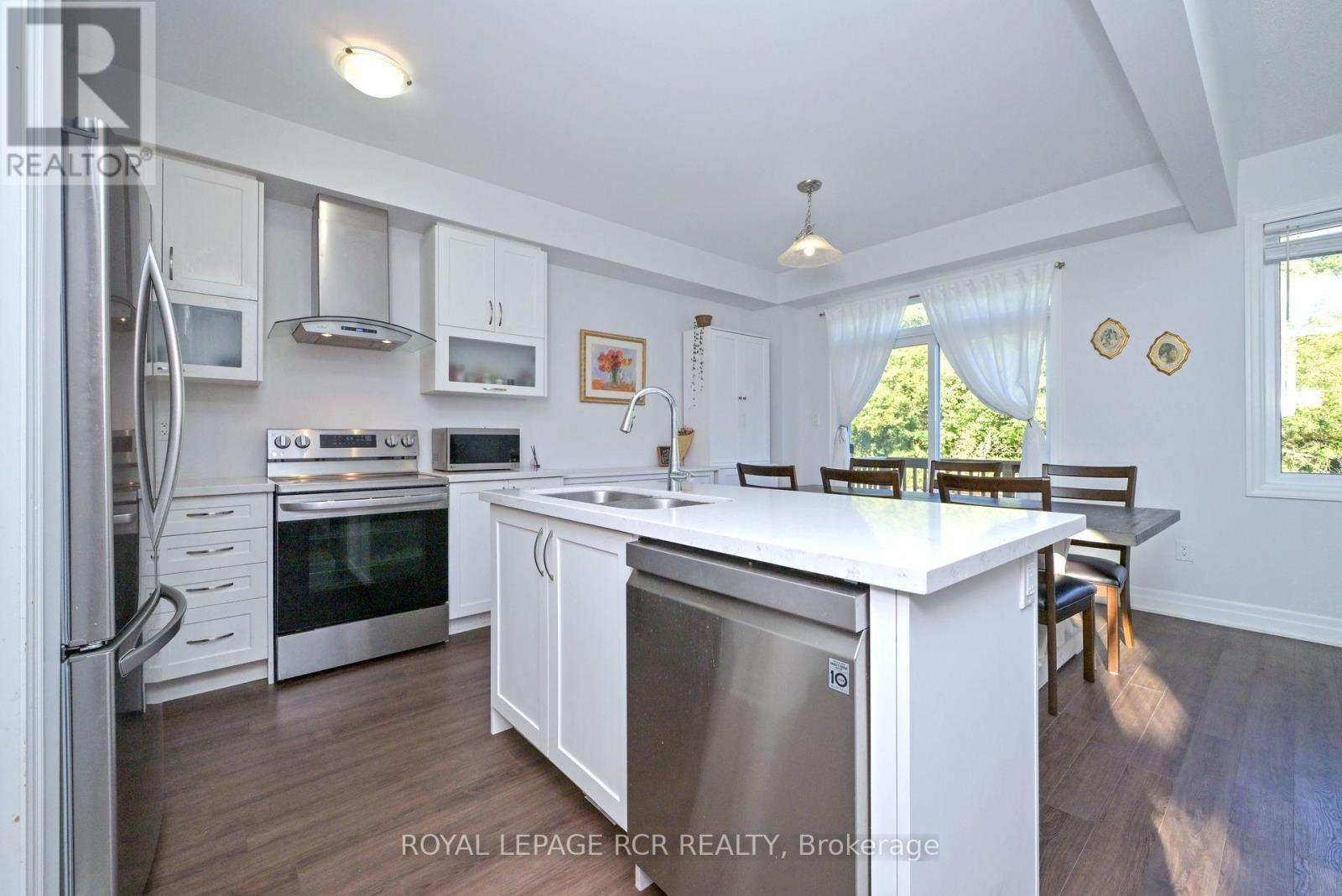 96 Wood Crescent, Essa, Ontario  L0M 1B5 - Photo 12 - N12443521