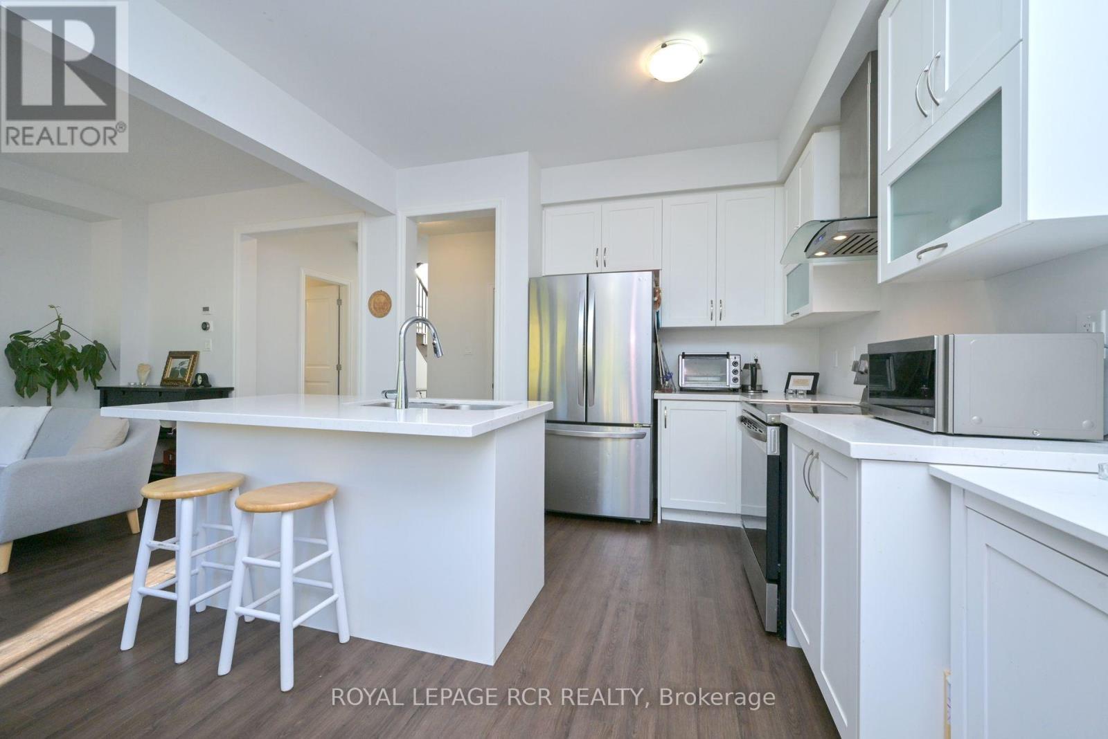 96 Wood Crescent, Essa, Ontario  L0M 1B5 - Photo 10 - N12443521