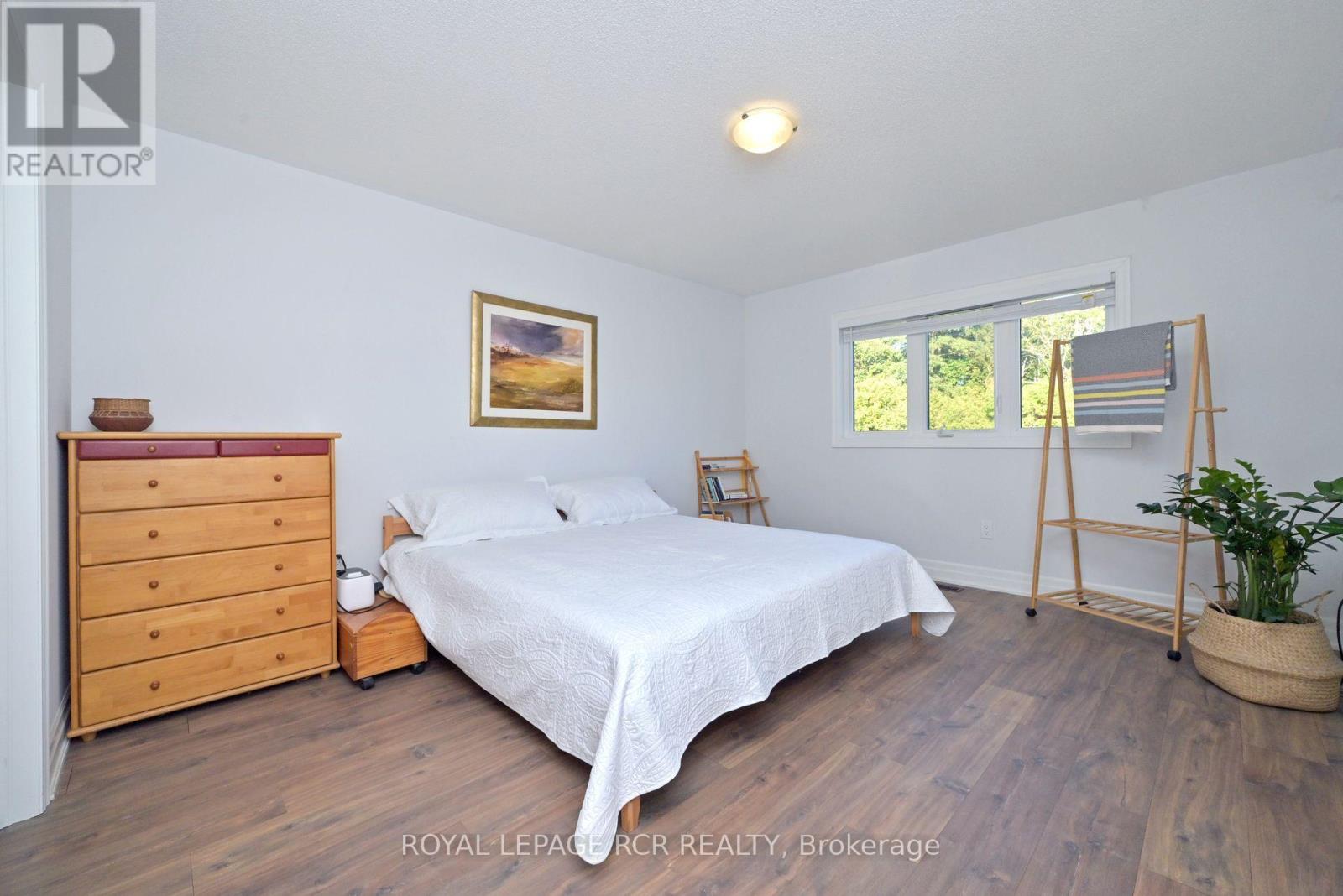 96 Wood Crescent, Essa, Ontario  L0M 1B5 - Photo 21 - N12443521