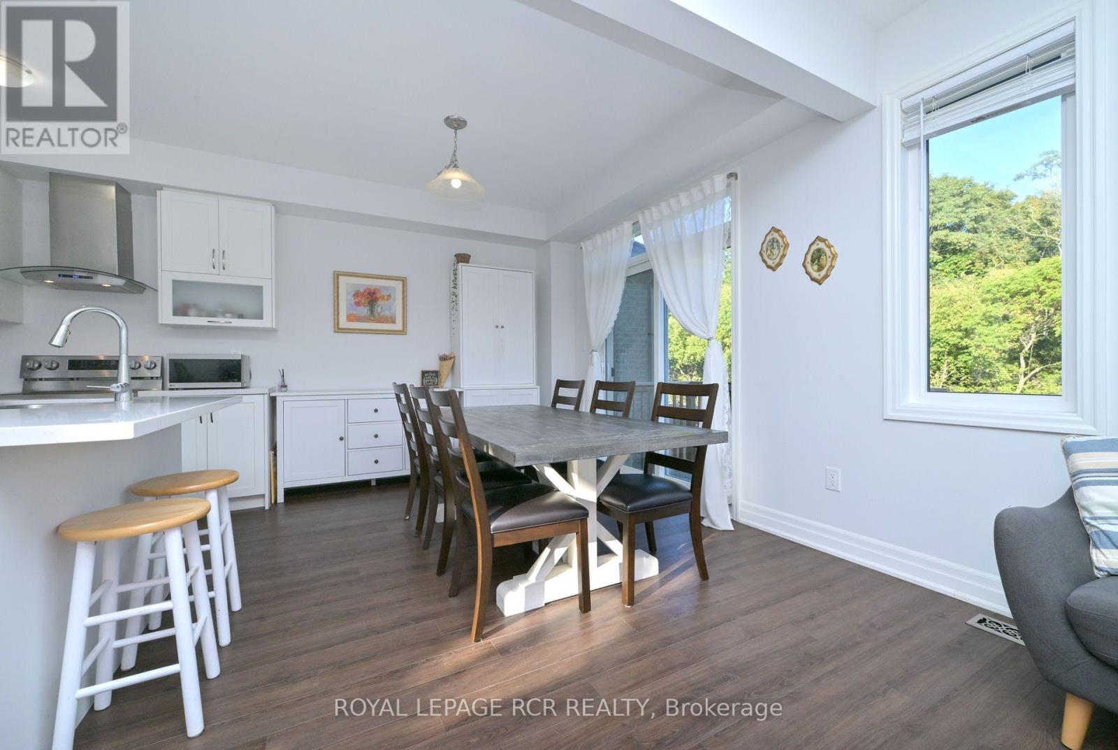 96 Wood Crescent, Essa, Ontario  L0M 1B5 - Photo 8 - N12443521